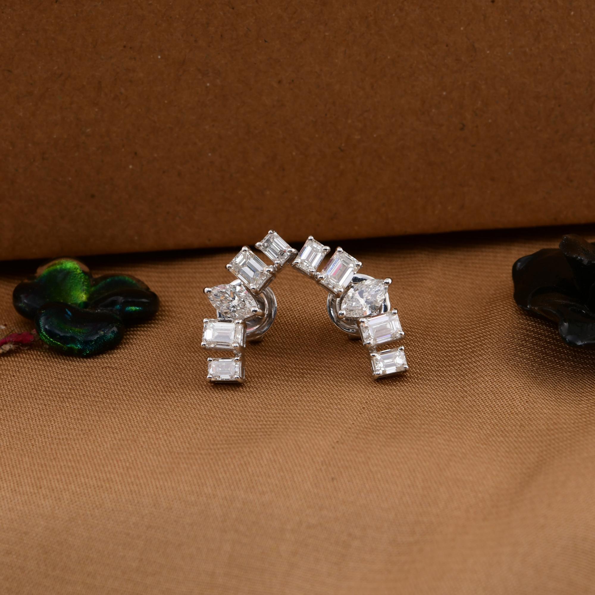 2.39 Carat SI/H Marquise Emerald Cut Diamond Curve Earrings 18 Karat White Gold In New Condition For Sale In Diera, Dubai