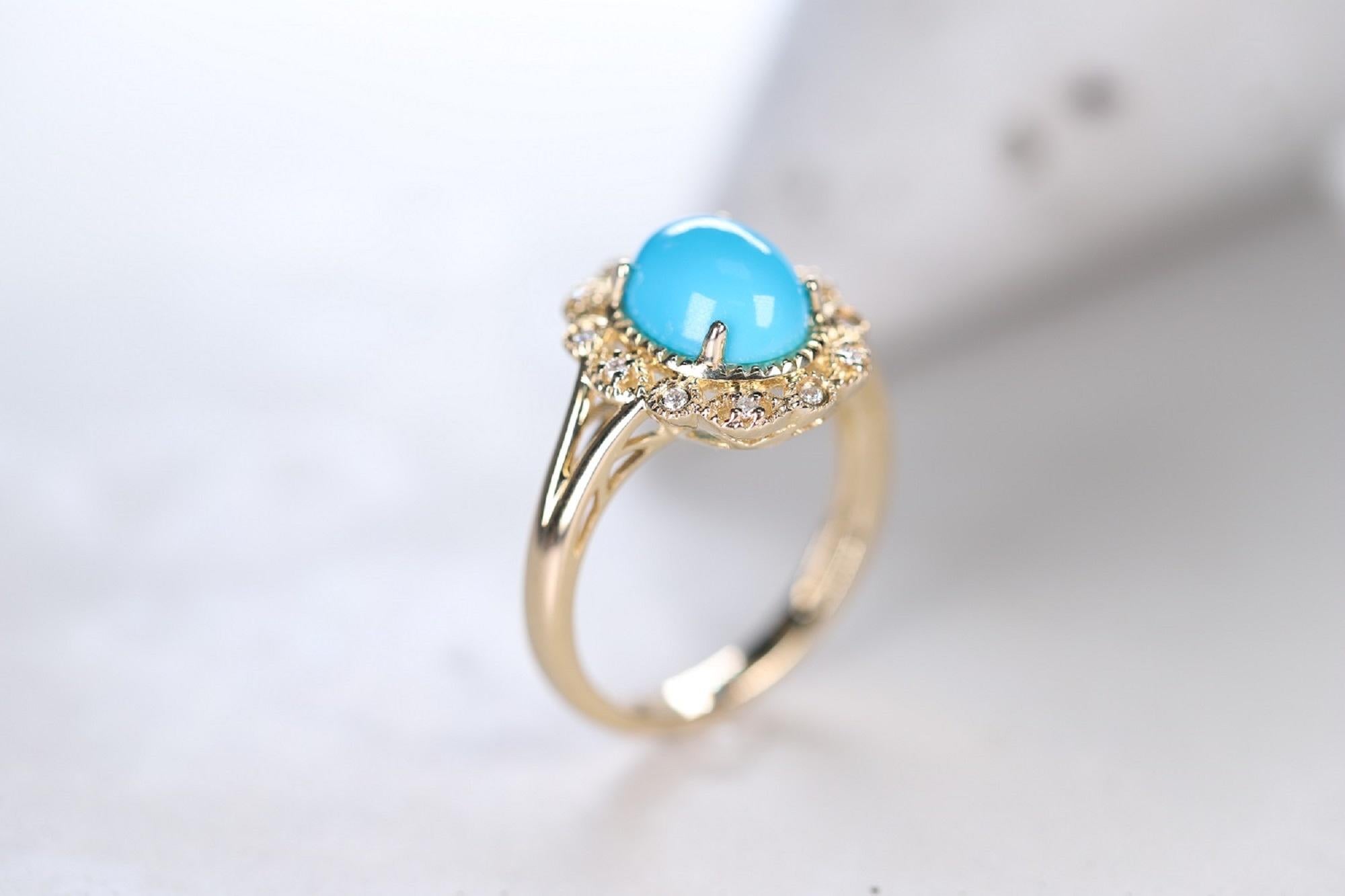2.39 Carat Turquoise and 0.09 Carat Round Diamond 14 Karat Yellow Gold Ring In New Condition In New York, NY