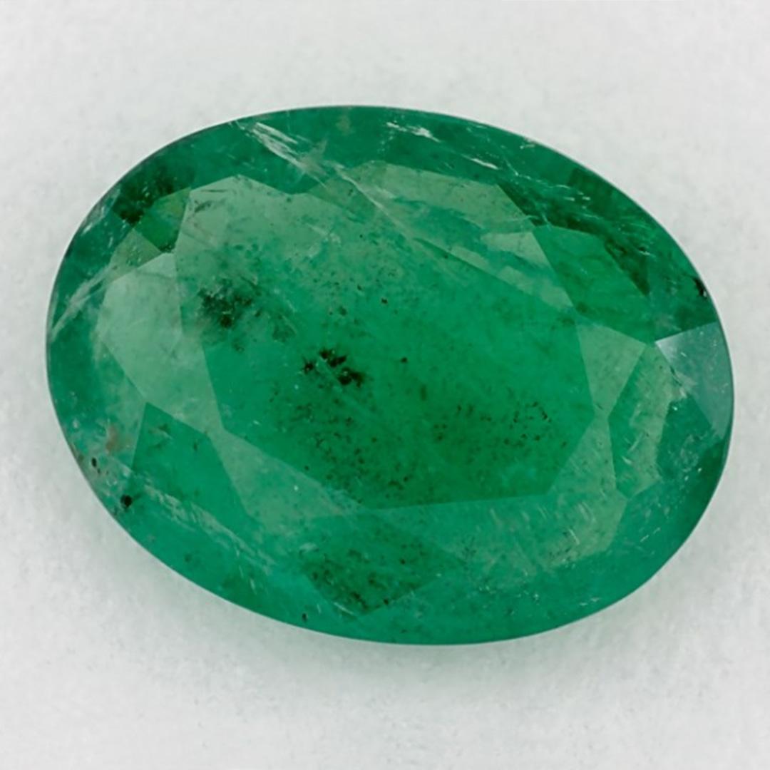Con una vibrante tonalità di colore verde, la pietra natale di maggio è un simbolo della rinnovata crescita primaverile. 

Esplora la vivace collezione di smeraldi, rubini e zaffiri nel nostro negozio, disponibili come gemme sciolte e abbinabili