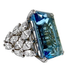 Anillo de cóctel de aguamarina vibrante y diamante marquesa de 23,90 ct by Cavelti