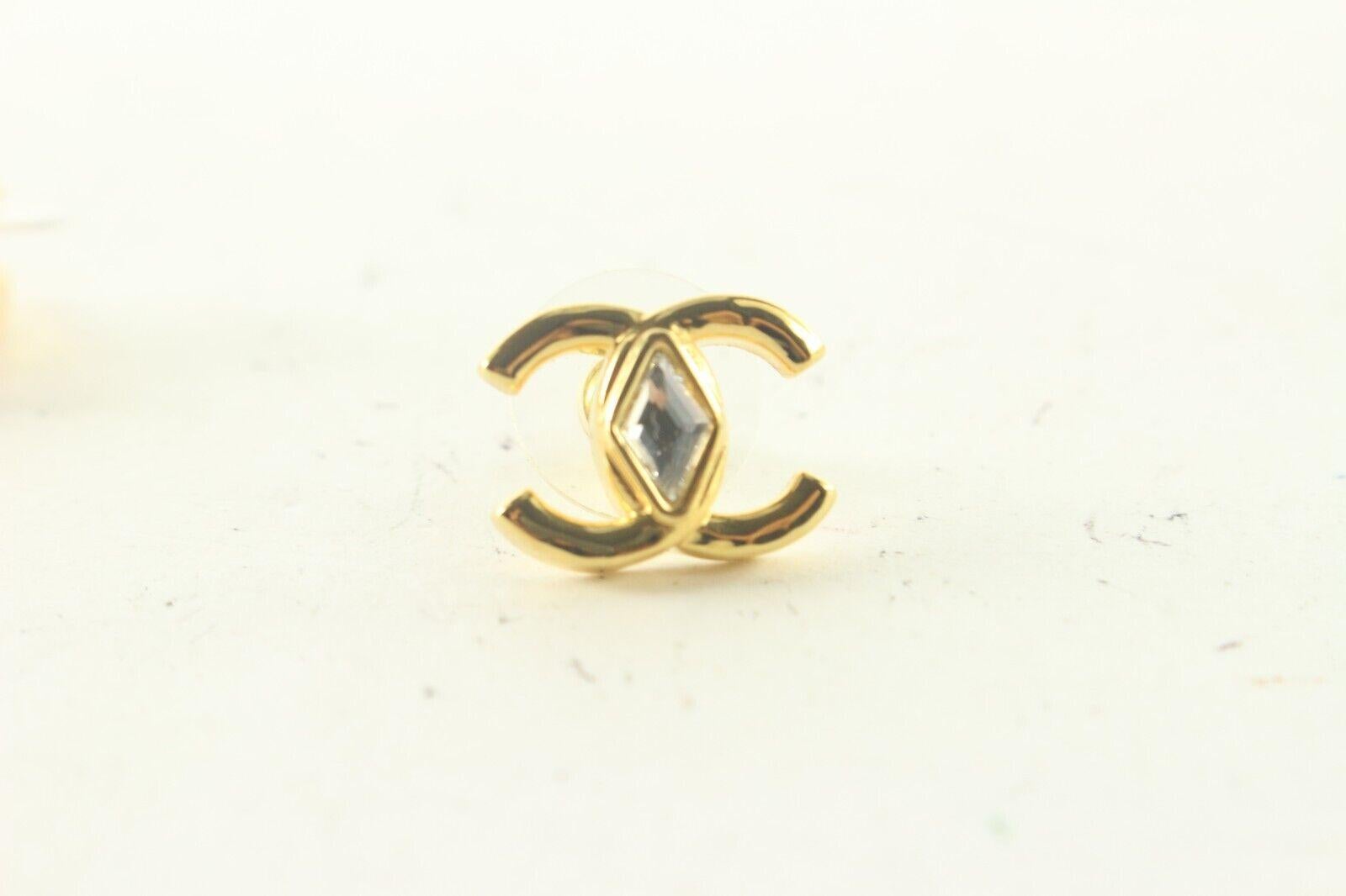 23C CHANEL CC Logo Crystal Earrings Studs Gold Tone 5CZ811K 5