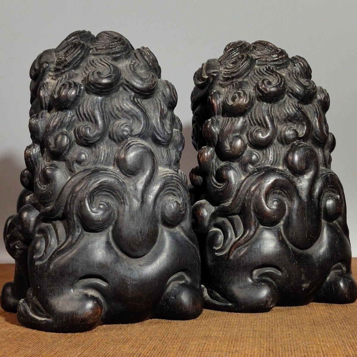 23cm Vintage Chinese Auspicious Wood Lions Pair Sculptures In Good Condition For Sale In 景德镇市, CN