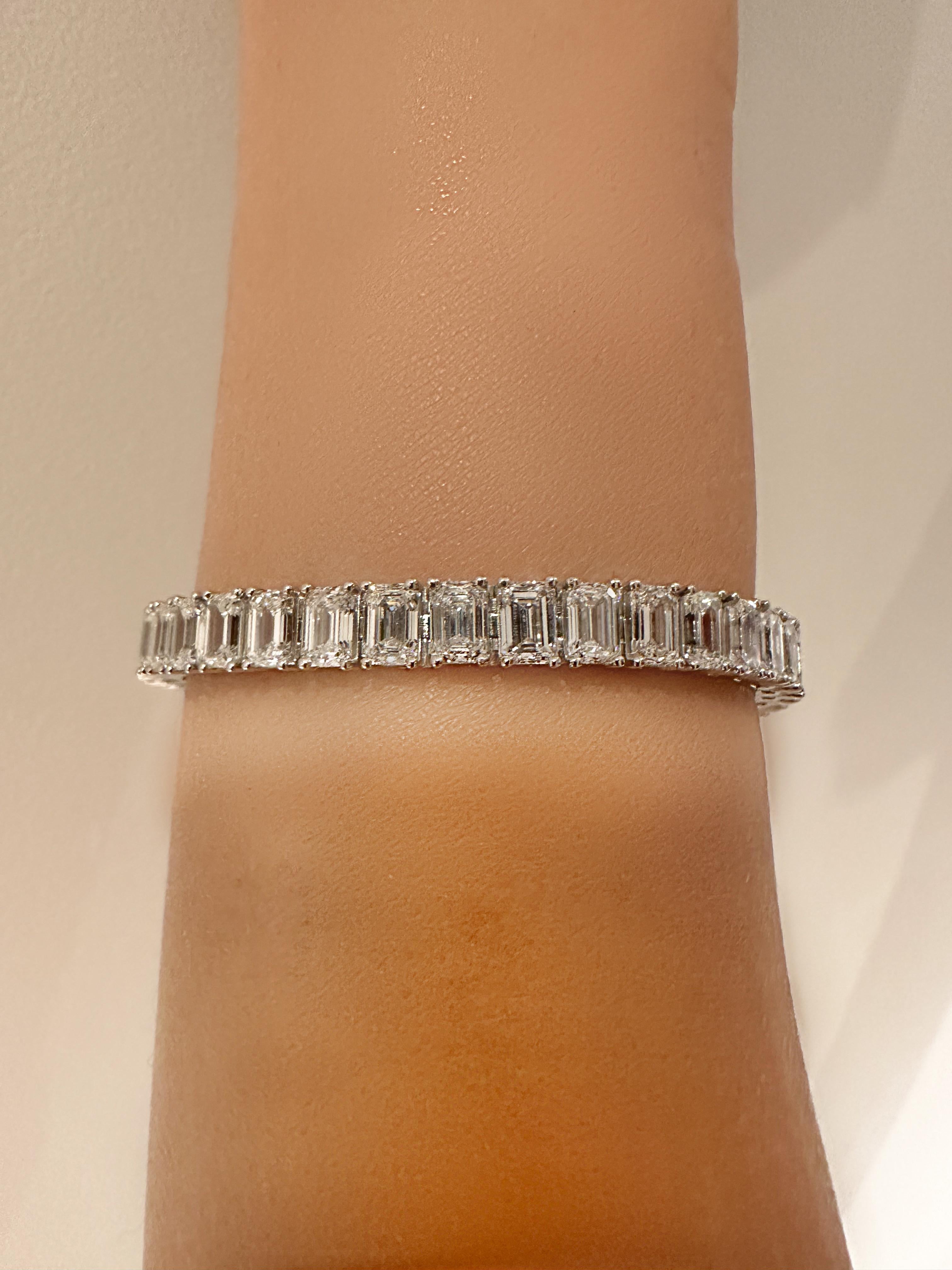 23ct All GIA Certified D-E-F Emerald Cuts Diamond Tennis Bracelet in Platinum In New Condition For Sale In New York, NY