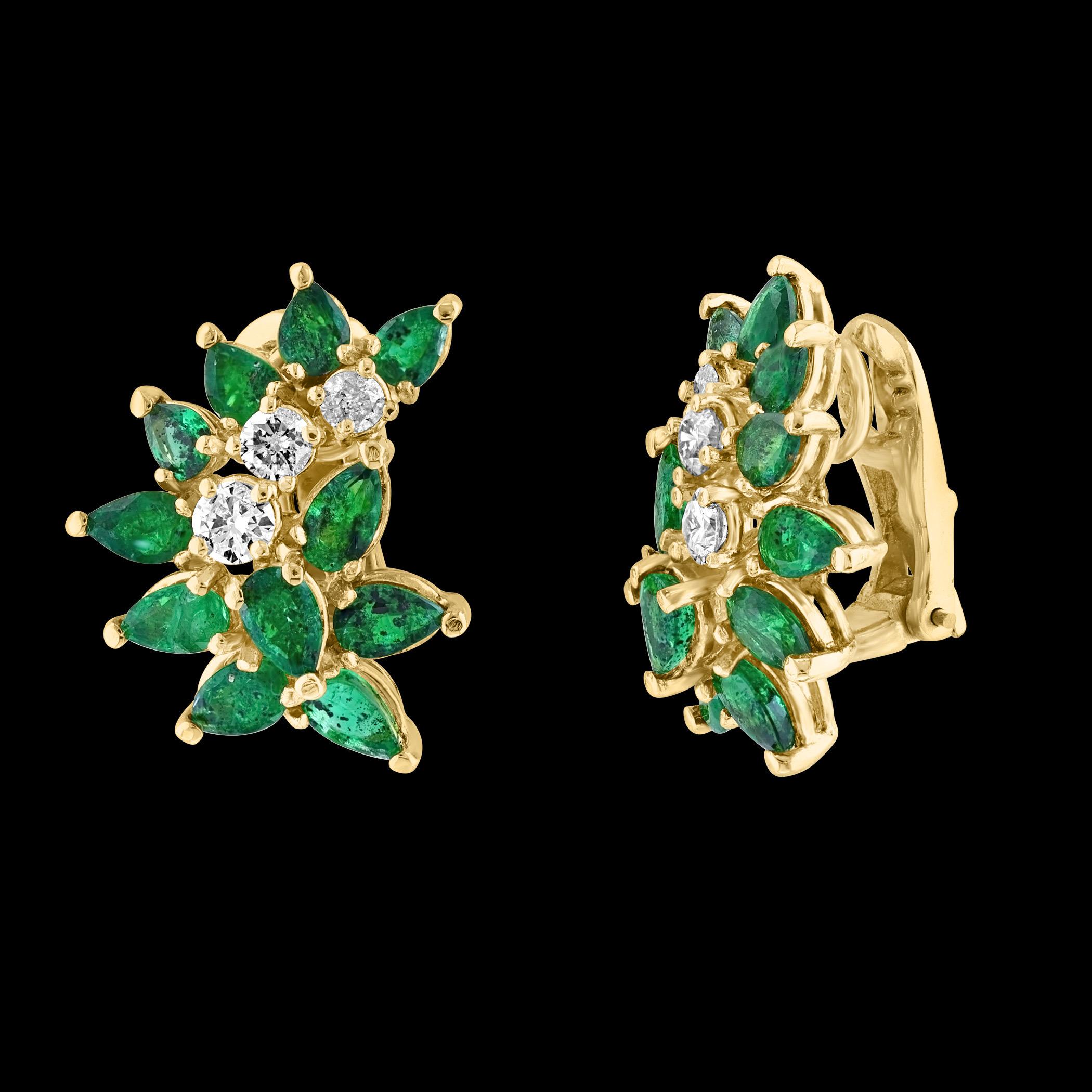 Pendiente de clip con esmeralda marquesa brasileña natural de 2,3 ct y diamante de 0,60 ct 18 KYG
 
Este exquisito par de pendientes está bellamente elaborado en oro amarillo de 18 quilates
El peso del oro de 18 quilates es de 11,5 gramos con