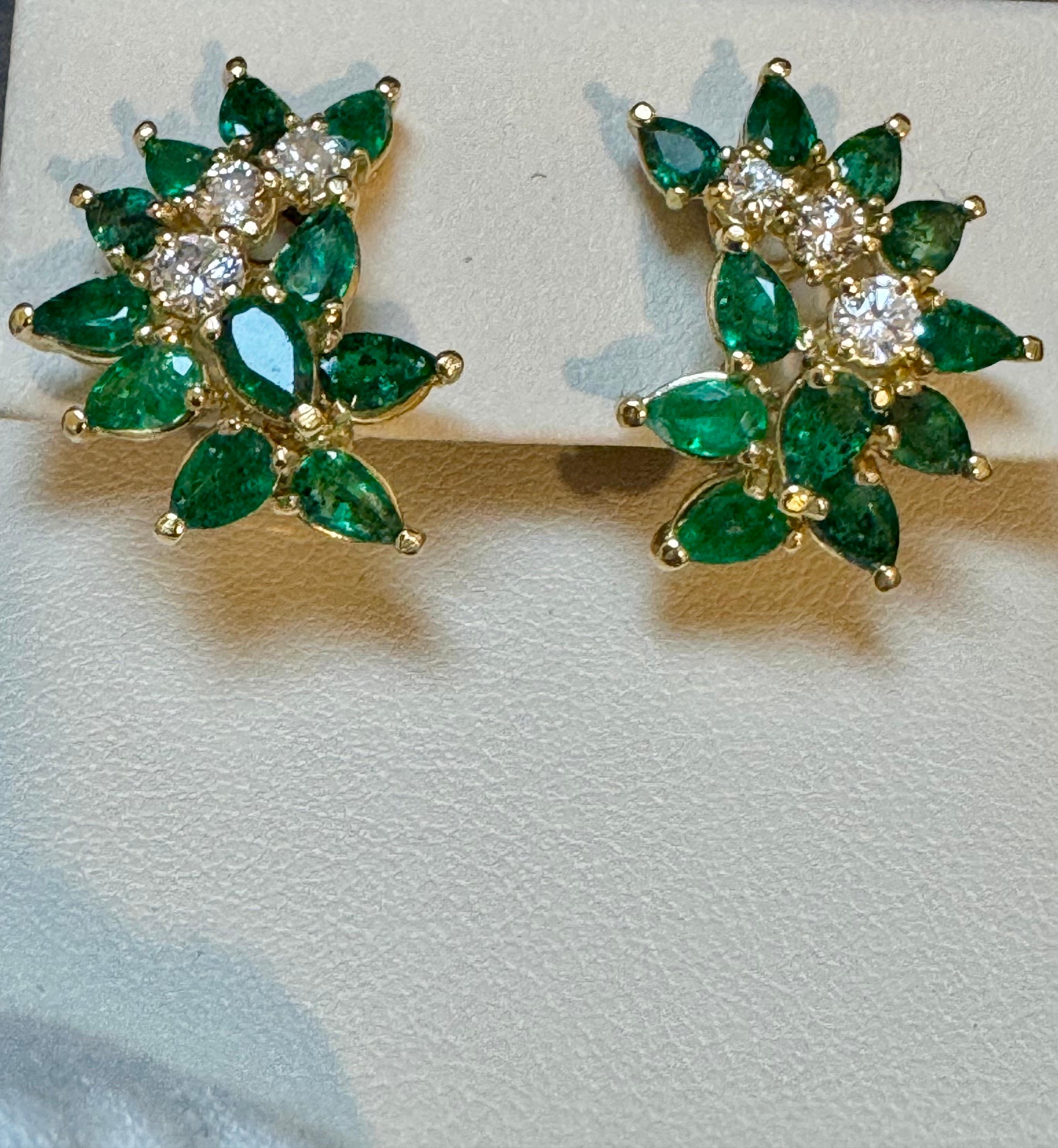Pendiente de clip con esmeralda marquesa brasileña natural de 2,3 ct y diamante de 0,60 ct 18 KYG en Excelente estado para la venta en New York, NY