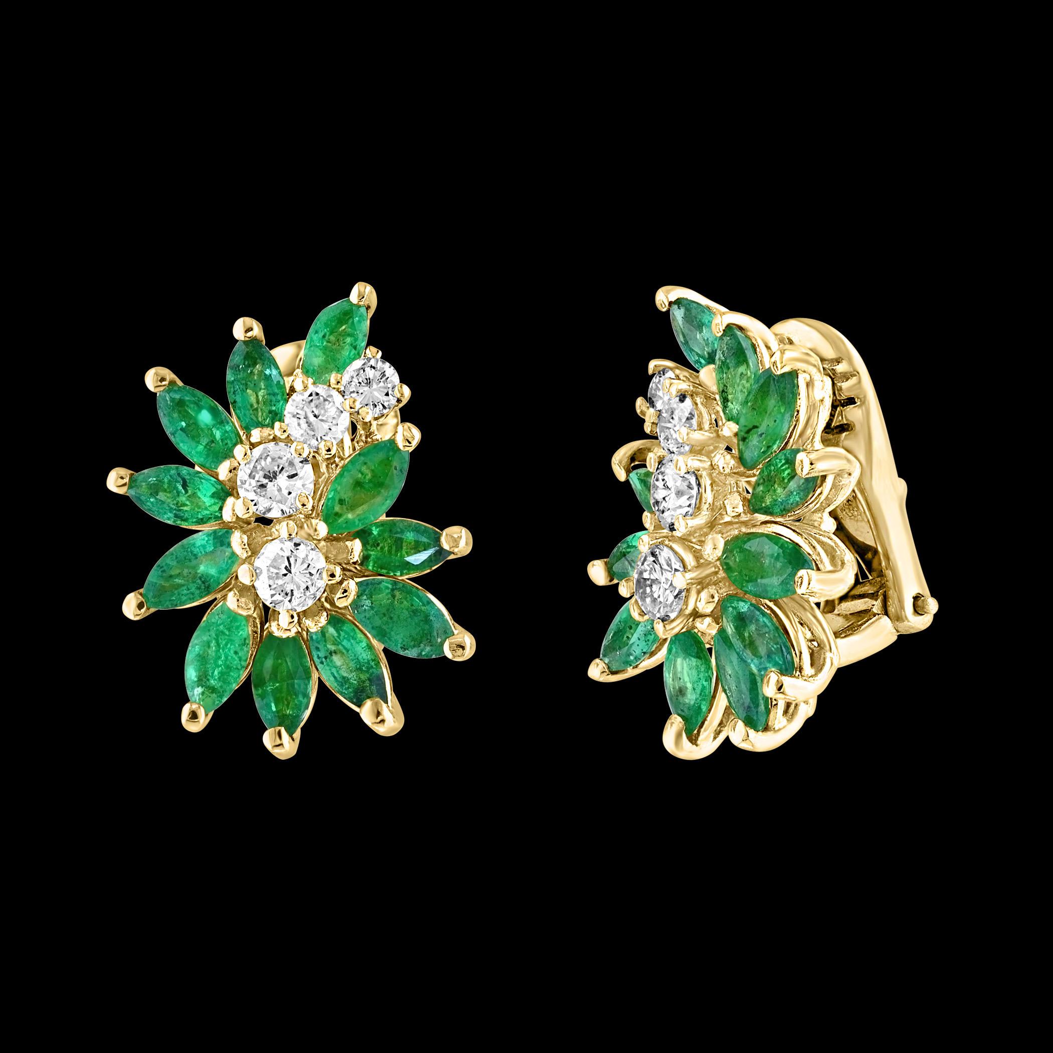 Pendiente de clip con esmeralda marquesa brasileña natural de 2,3 ct y diamante de 0,80 ct 18 KYG
 
Este exquisito par de pendientes está bellamente elaborado en oro amarillo de 18 quilates
El peso del oro de 18 quilates es de 10,4 gramos con