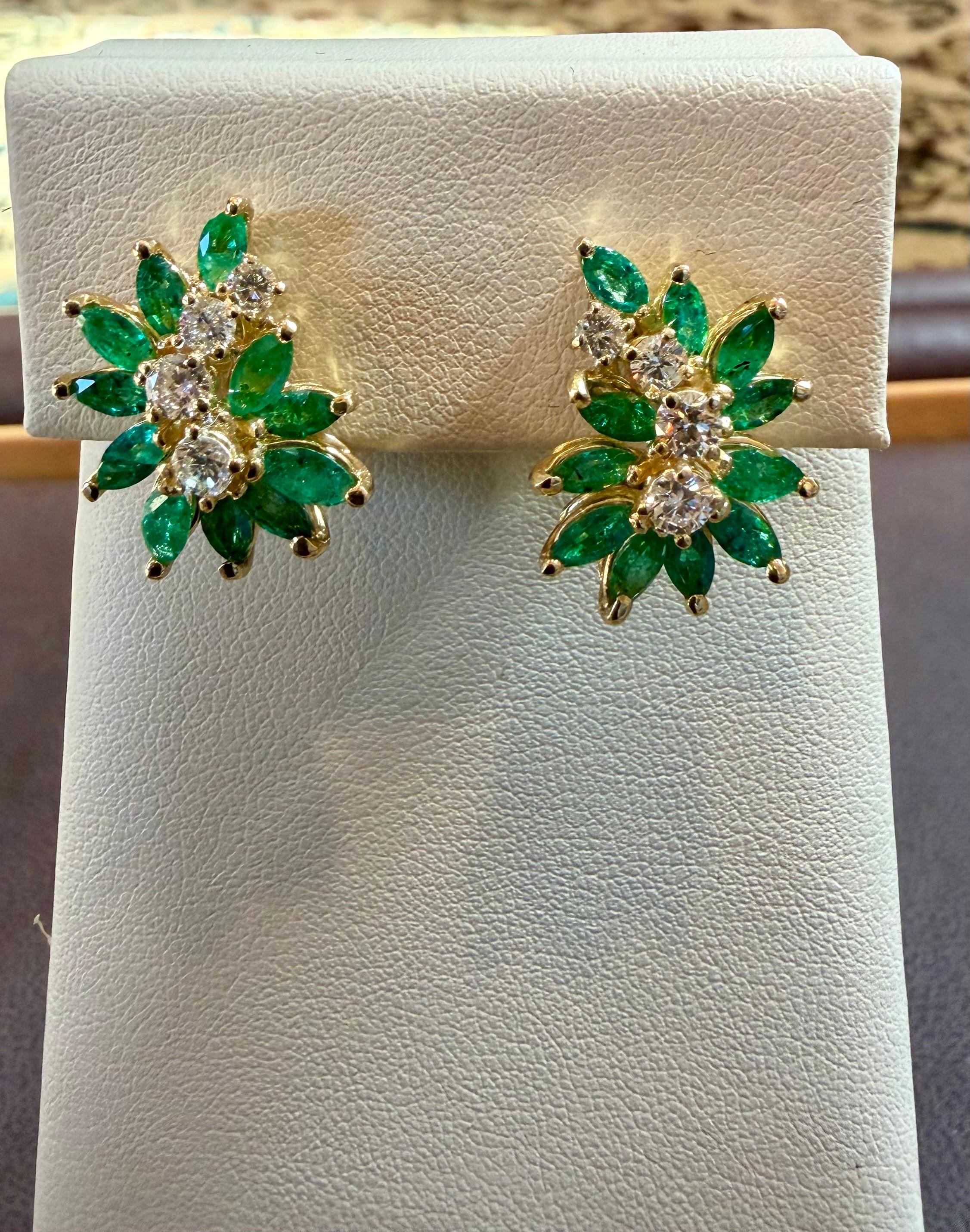 Pendiente de clip con esmeralda marquesa brasileña natural de 2,3 ct y diamante de 0,80 ct 18 KYG en Excelente estado para la venta en New York, NY