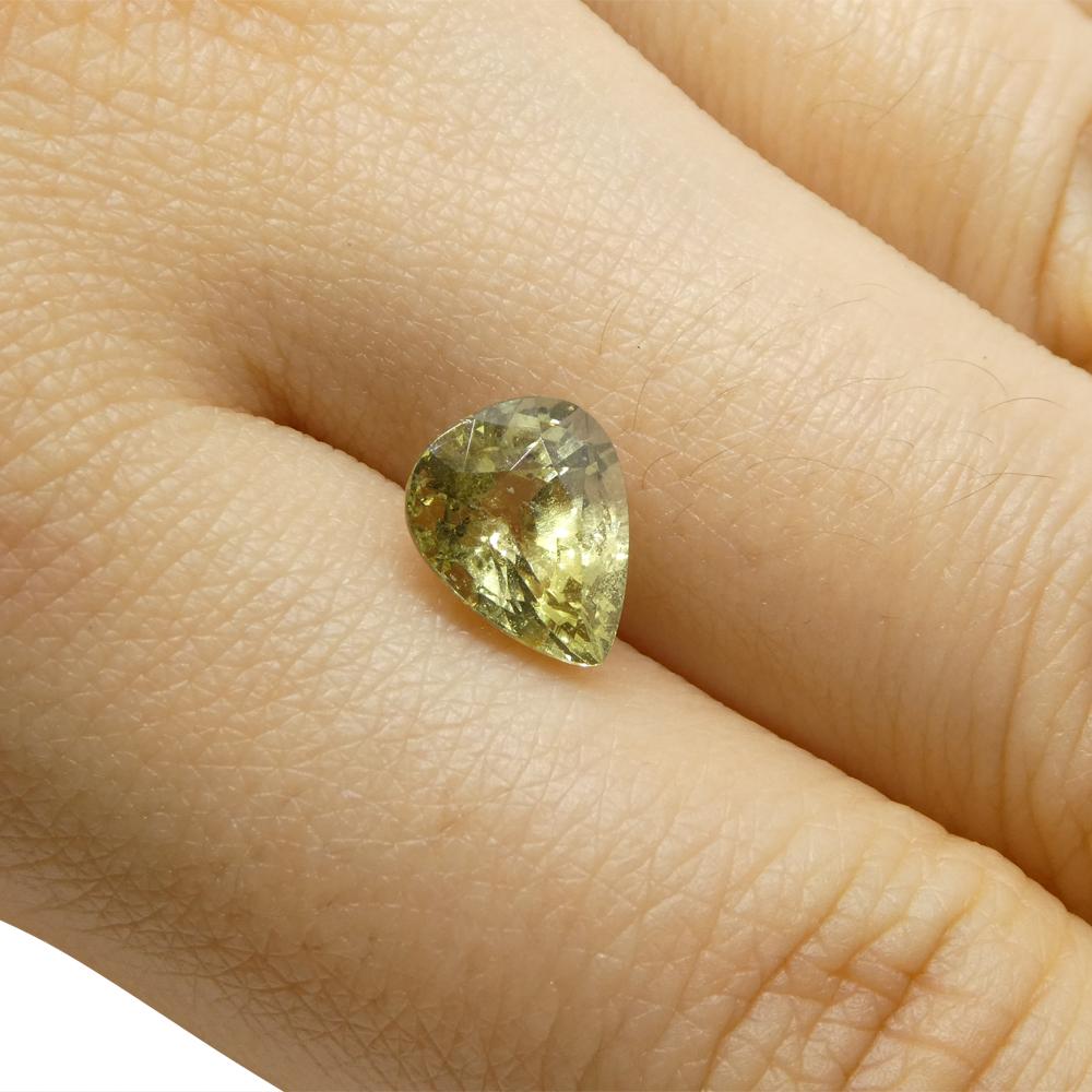 Saphir jaune en forme de poire 2,3 carats provenant de Tanzanie en vente 1