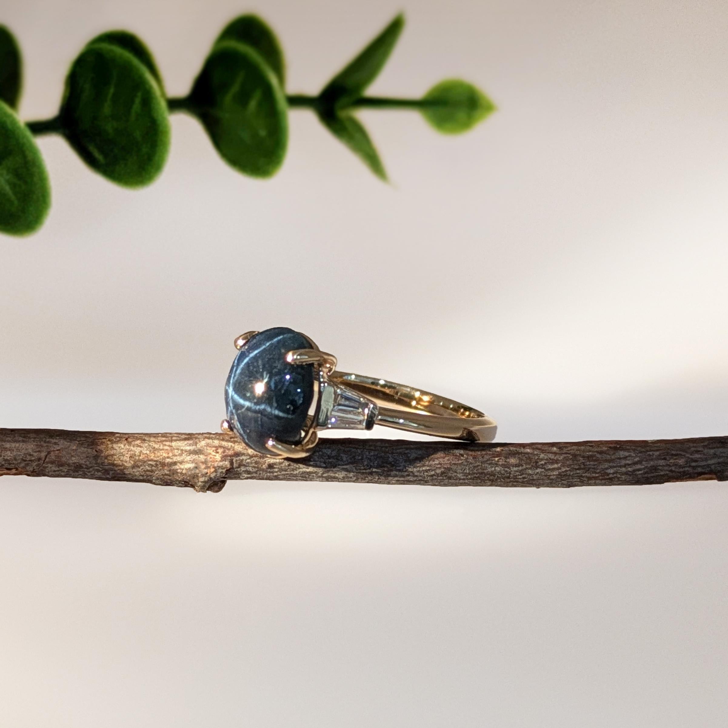 Taglio ovale Anello con zaffiro a stella da 2,3 carati e accenti di diamanti naturali in oro massiccio 14K  OV 10x8mm in vendita