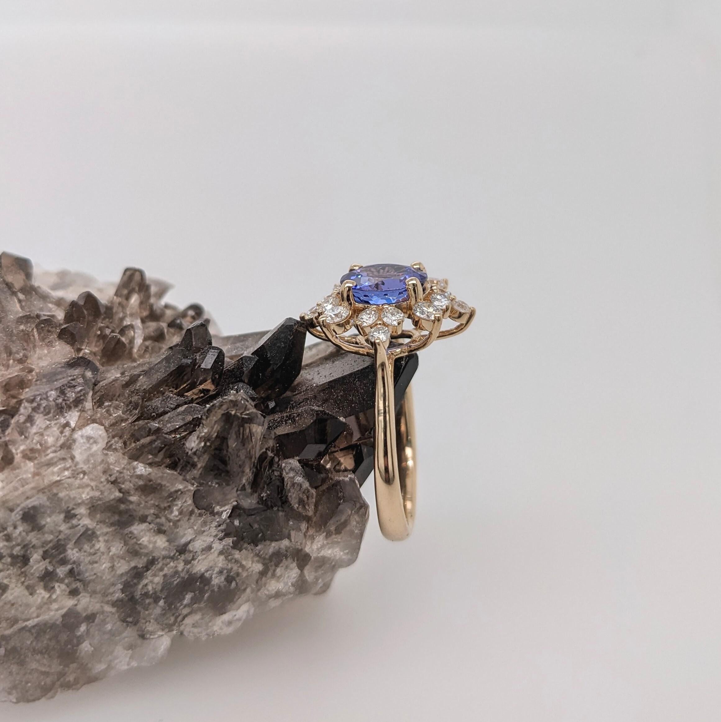 Round Cut 2.3ct Tanzanite Ring w Earth Mined Diamonds in Solid 14k Yellow Gold Round 8.3mm For Sale