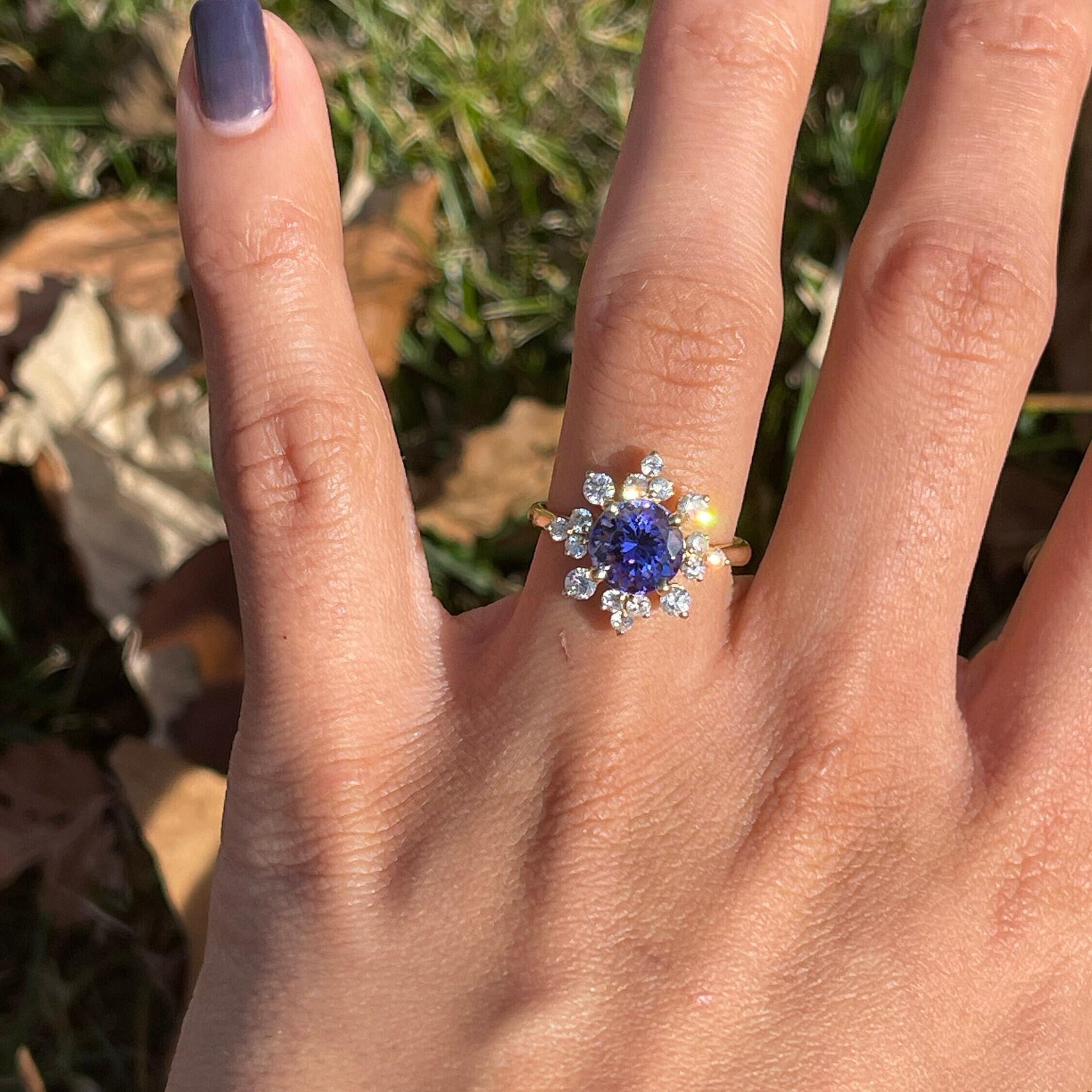 Round Cut 2.3ct Tanzanite Ring w Earth Mined Diamonds in Solid 14k Yellow Gold Round 8.3mm For Sale