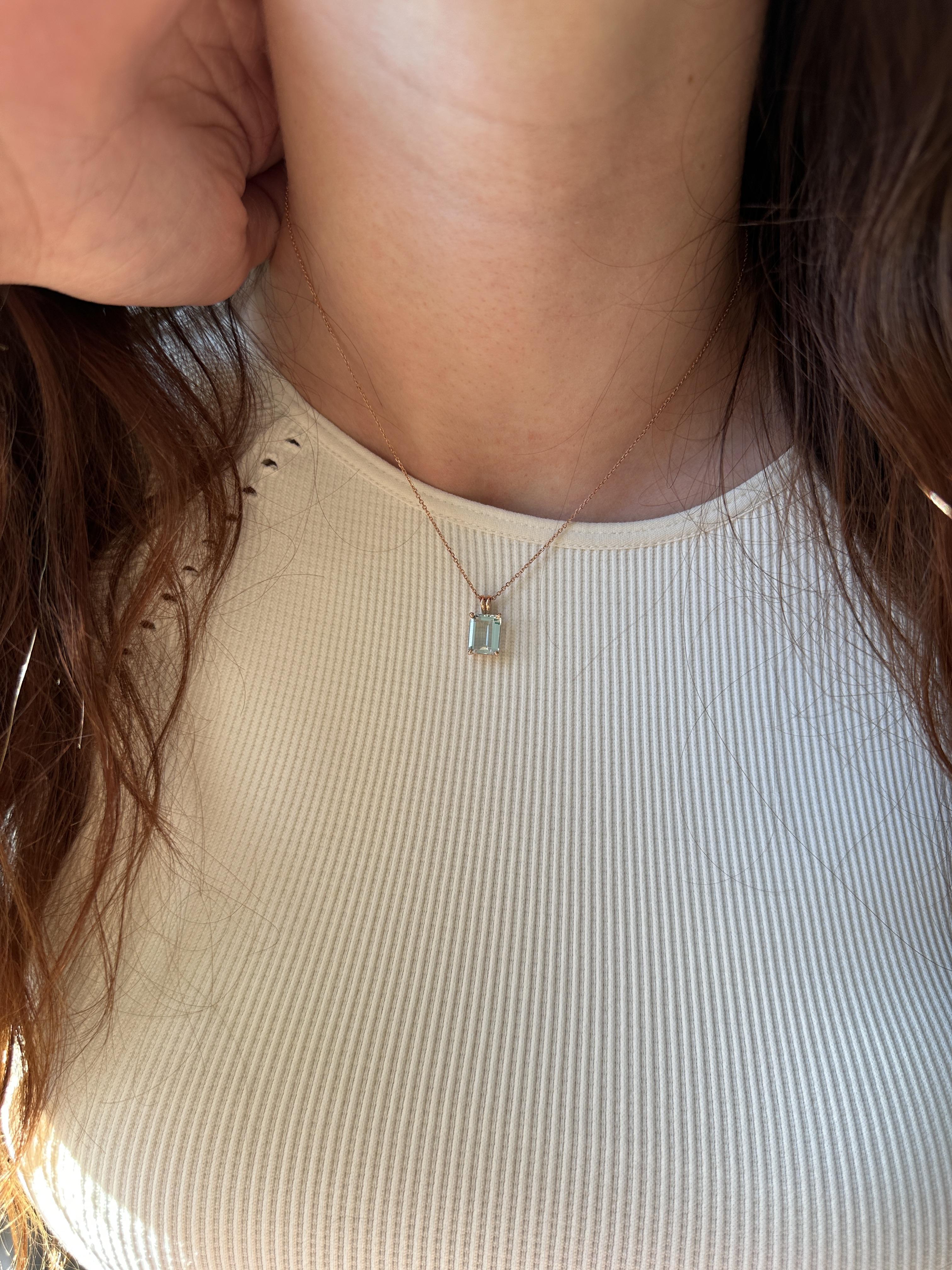 Cool aquamarine meets the warm glow of rose gold in this beautifully simple solitaire pendant. The 2.3-carat emerald-cut gem is complemented by a refined rabbit bail, bringing a graceful finishing touch to this timeless design.

One stone. Zero