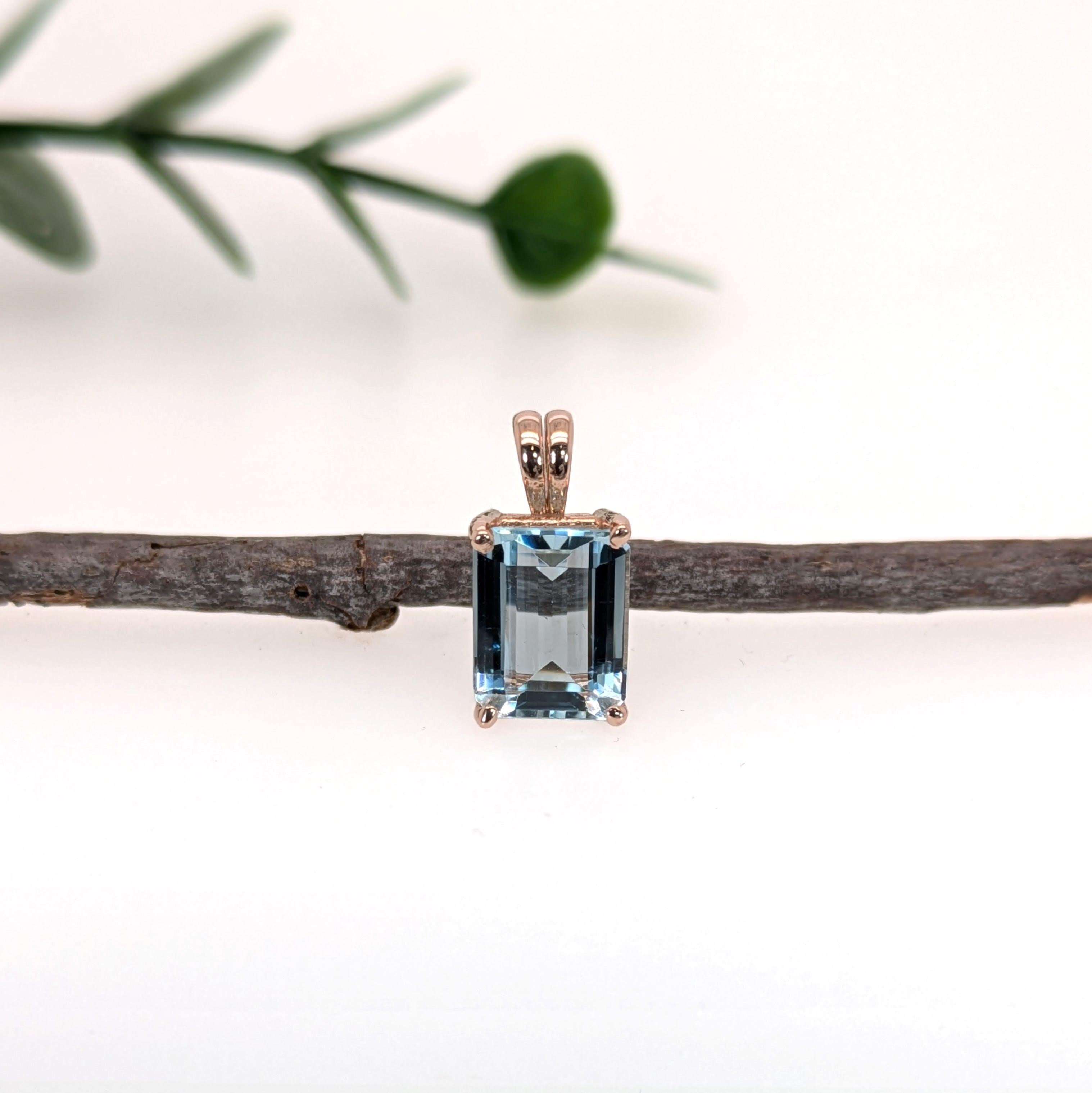 Taglio smeraldo 2.3cts, 9x7mm - Aquamarine Solitaire Pendant in Solid 14K Rose Gold in vendita