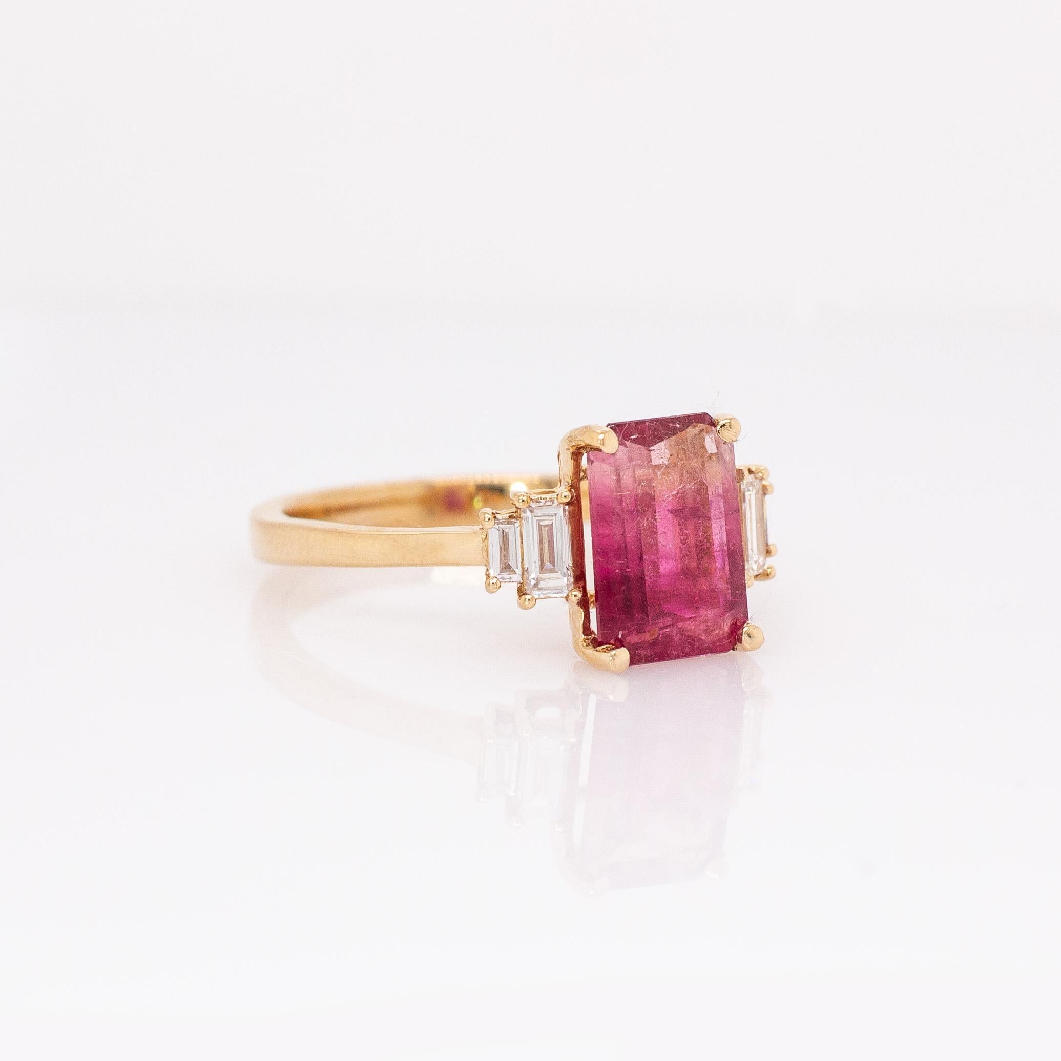 Taglio smeraldo Anello con tormalina bicolore da 2,3 carati e diamanti naturali: Oro massiccio 14k, 9x7mm in vendita