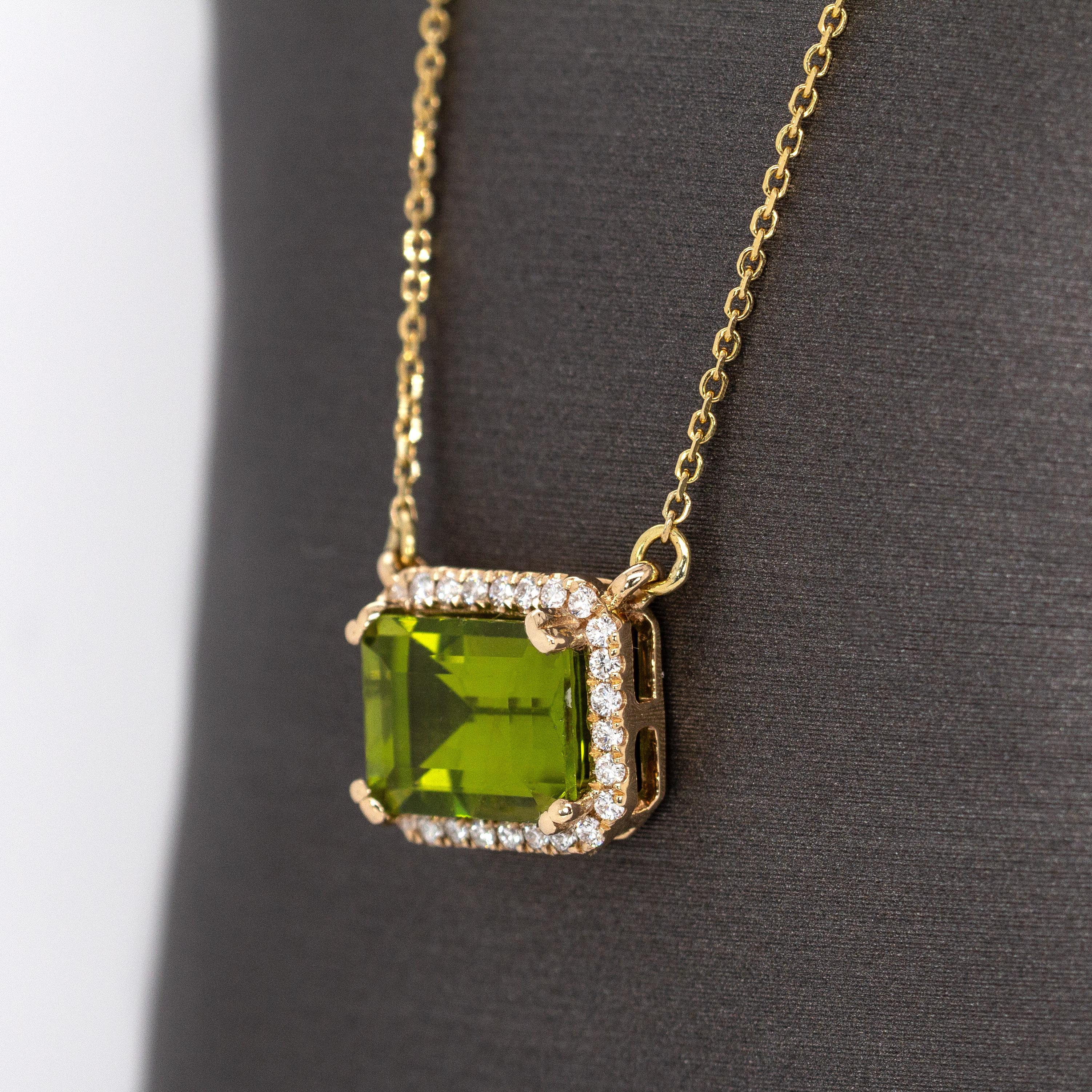 Contemporain Collier de péridot 2,3cts avec halo de diamant naturel : or massif 14K, chaîne attachée en vente