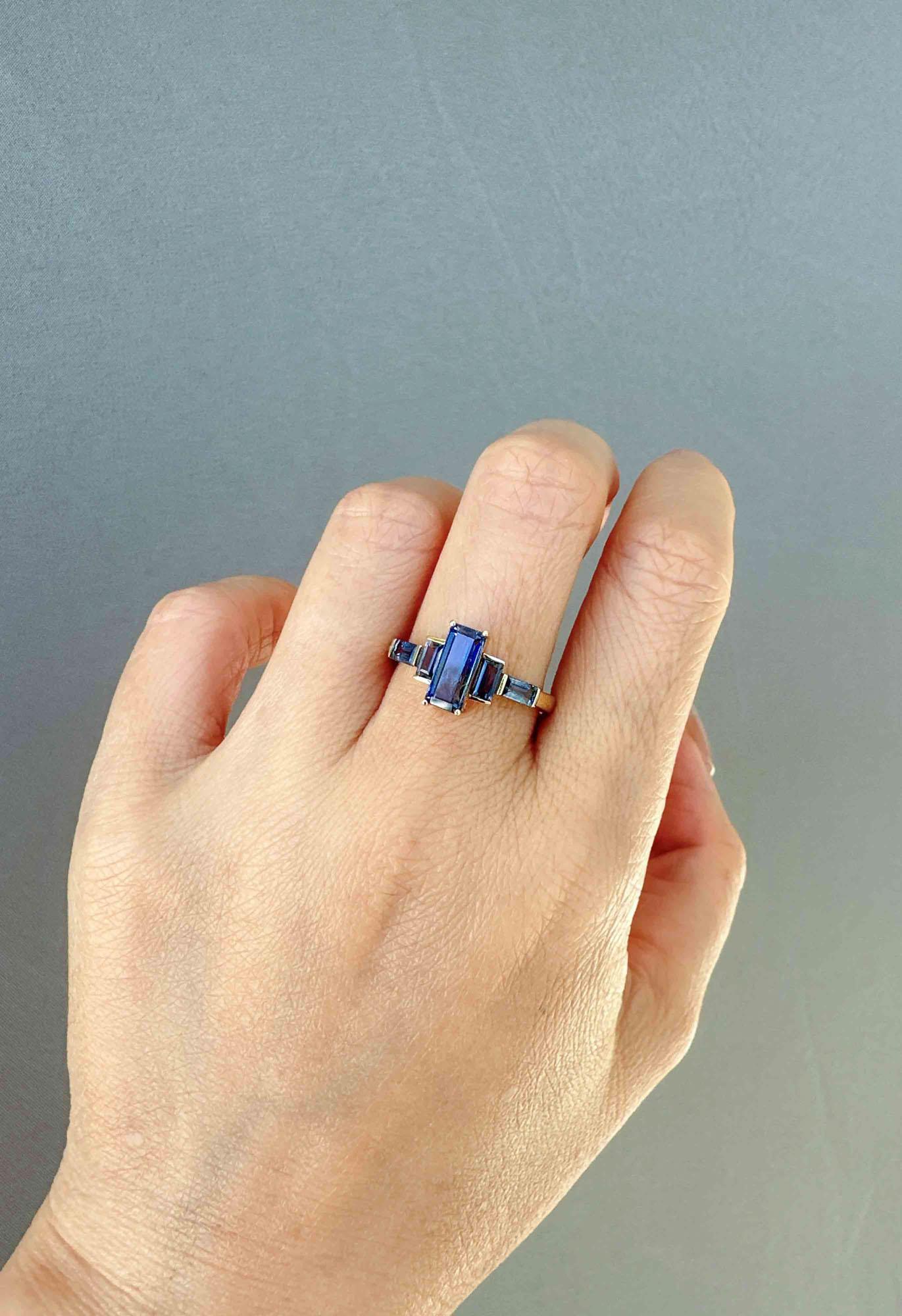 Women's or Men's 2.3ctw Blue Purple Bi-Color Sapphire Engagement Ring 14K Gold For Sale