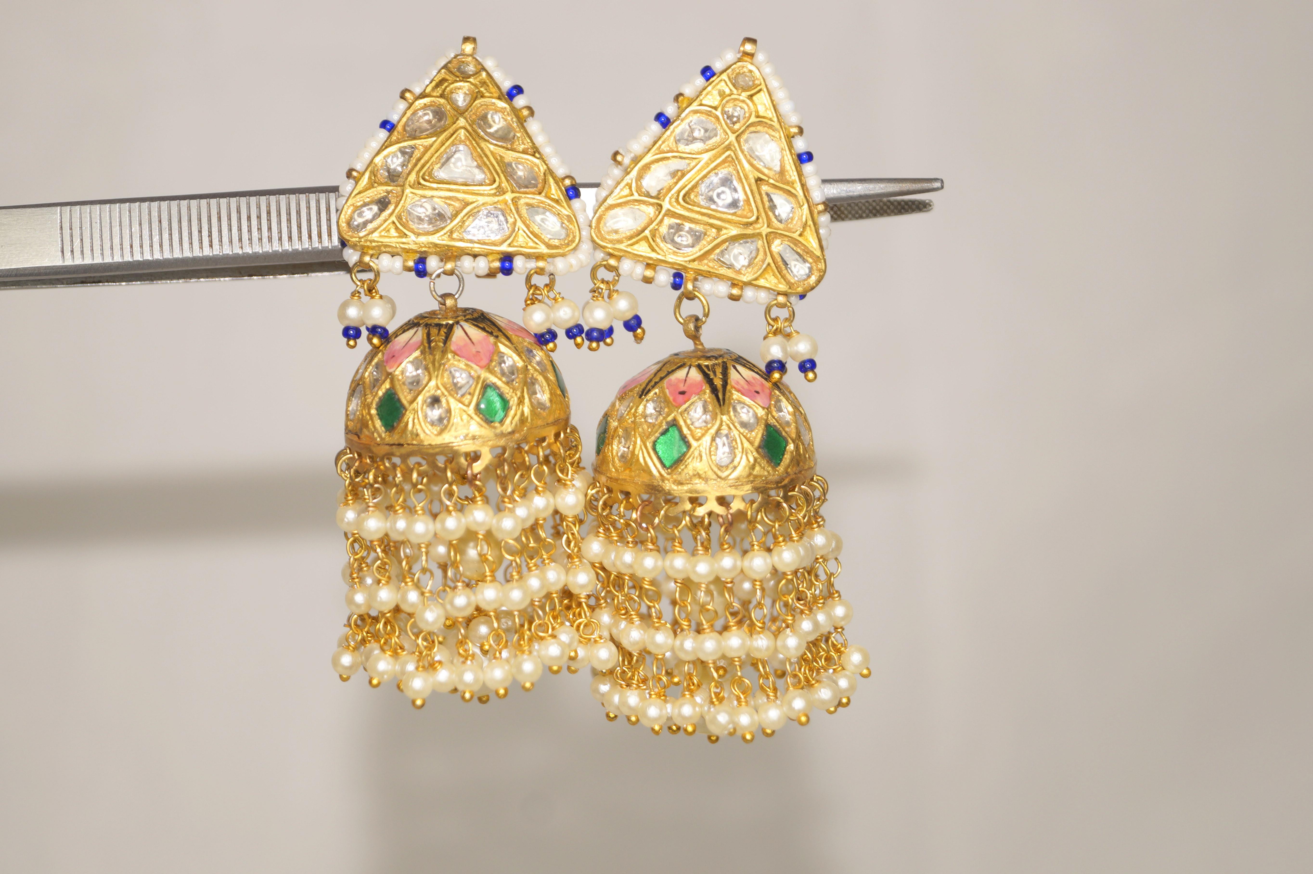 Being light on weight and light on pocket are just side-benefits. Own these traditional uncut jhumkas for their evergreen charm and grace!

General Information:

Base Metal: Gold
Metal Purity: 24K front / 23K back 

Diamond Information:

Diamond