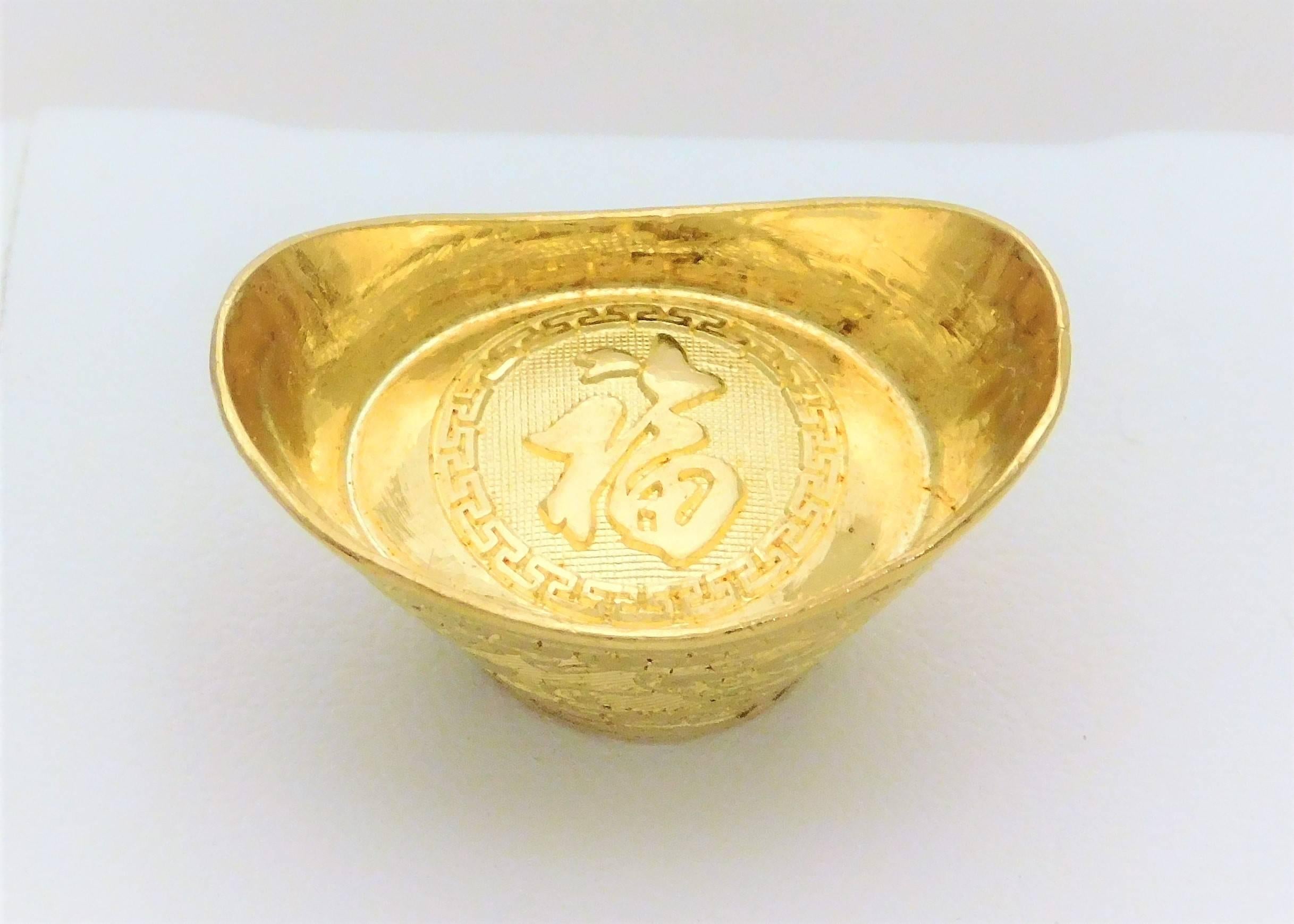 23 Karat Gold “Yuen Bao” Chinese Prosperity Charm In Excellent Condition For Sale In Metairie, LA