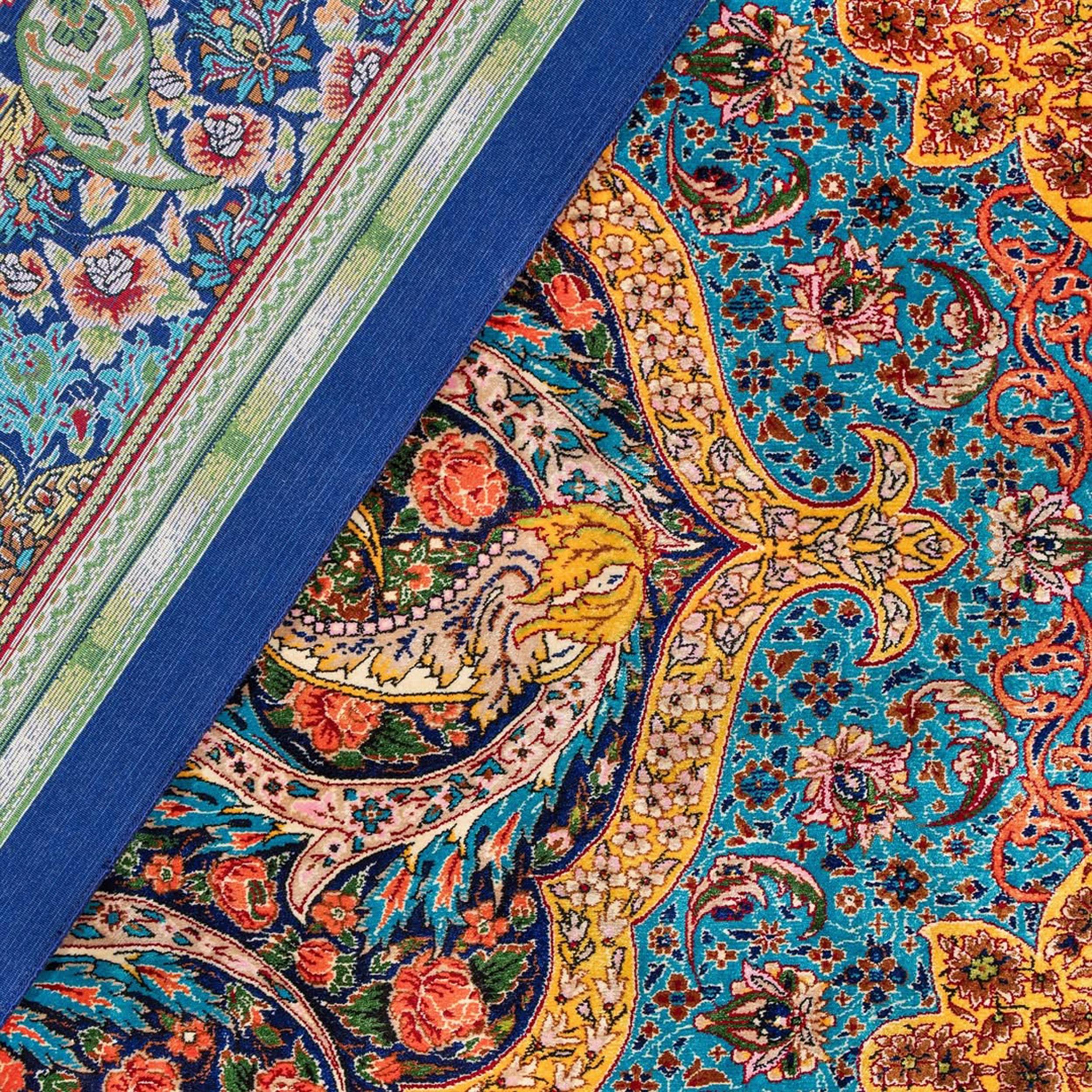 Anglais Tapis persan Shah Abbasi avec médaillon et volutes cachemire dans les tons de bijoux en vente