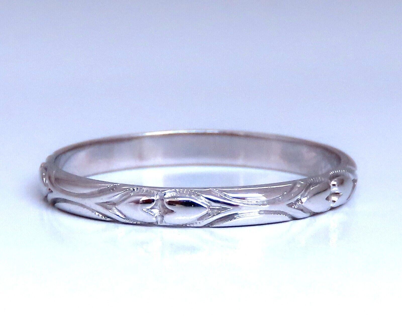 2.3mm Classic Band 14kt Gold Victorian Etch 8.5 In New Condition For Sale In New York, NY