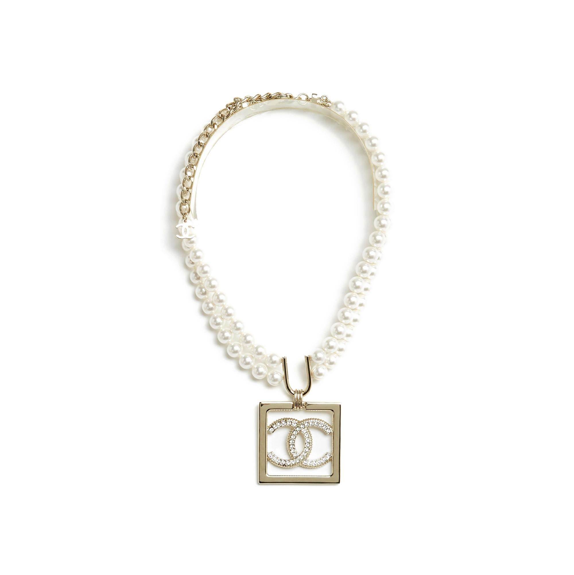 Boucles d'oreilles Chanel 23P CC en carré XL collier en vente 3