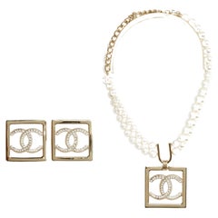 coco chanel necklace cc logo
