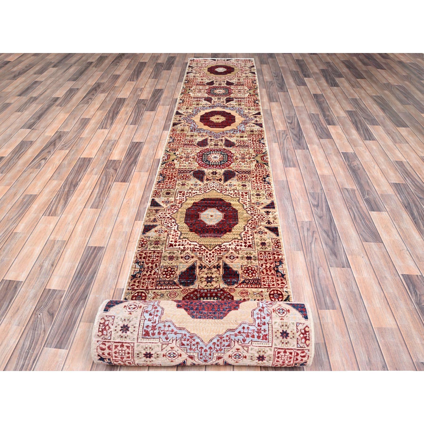 Bianco guscio d'uovo, 200 KPSI, Lana morbida, motivo dinastia Mamluke del 14° secolo, tinture vegetali, annodato a mano, XL Runner Oriental Rugs
Materiali primari: Lana
Lattice: No Pile 
altezza: 0,25 pollici
Stile: Di transizione
Colore primario: