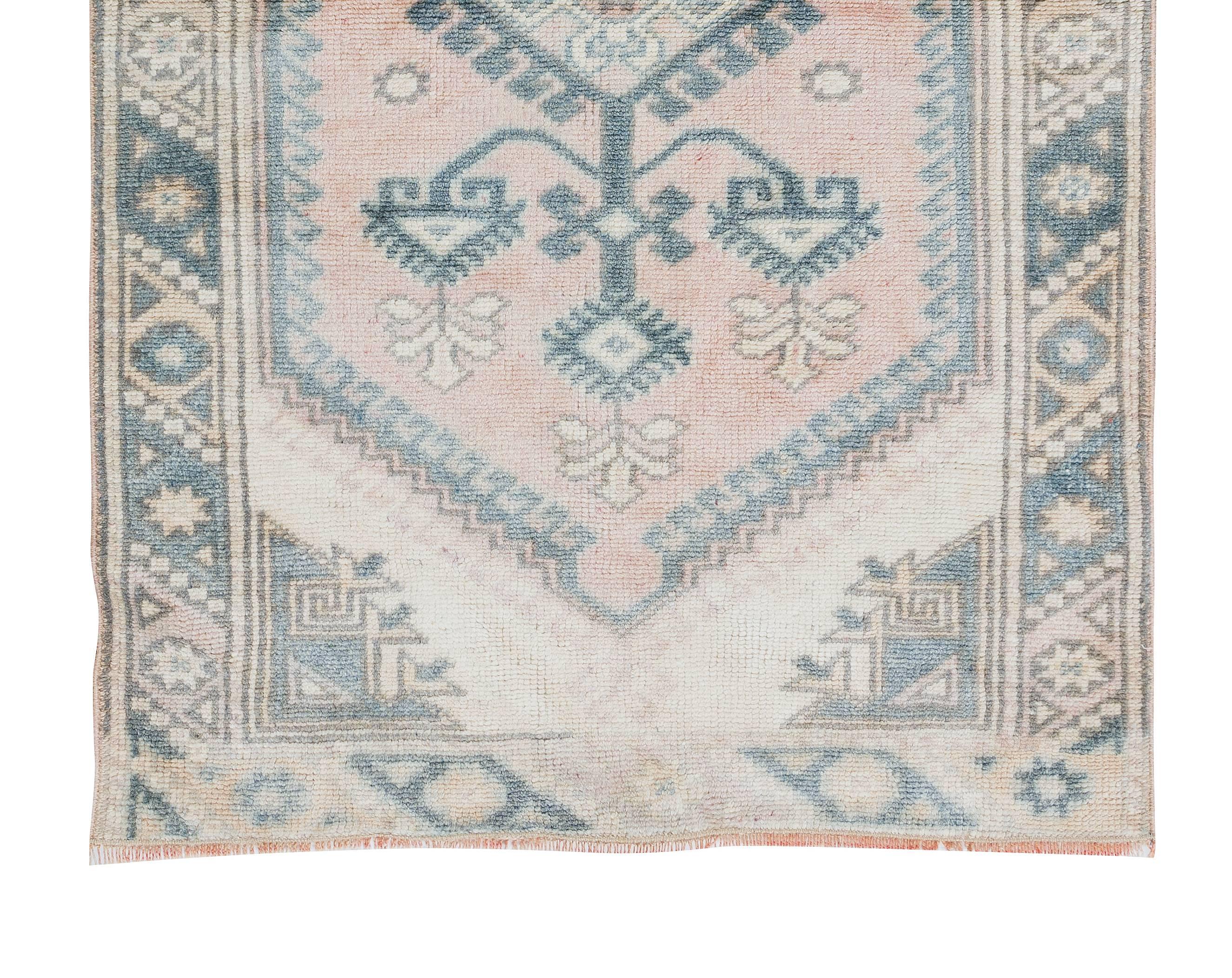 2.3x3.8 Ft Vintage Handmade Geometric Turkish Accent Rug in Soft Colors In Good Condition For Sale In Philadelphia, PA
