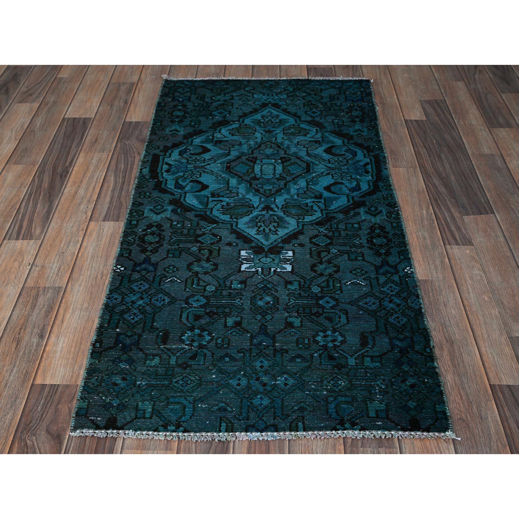 Teal Overdyed, Vintage Persian Bakhtiar, abgenutzt und beschädigt, 100% Wolle, handgeknüpft, rasiert, Null Flor, Seiten und Enden professionell gesichert, Fragment, Orientteppich
Primäre MATERIALIEN: Wolle
Latex: Kein Flor 
Höhe: 0,25 Zoll
Stil:
