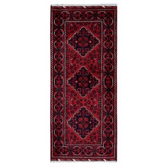 2'3 "x5' Rouge Afghan Khamyab Geometric Design Hand Knotsted Soft Wool Runner Rug (Tapis de course en laine douce nouée à la main)