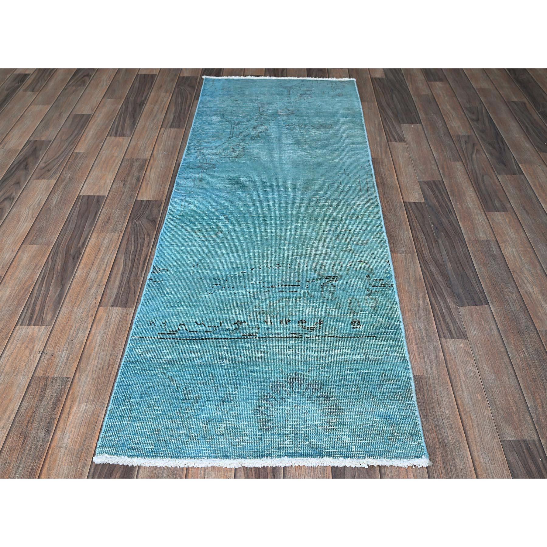 Bleu turc, surteint Tabriz persan vintage, usé et vieilli, côtés et extrémités sécurisés par des professionnels, rasé, noué à la main, 100% laine, fragment, chemin étroit, tapis d'Orient
Matières premières : Laine
Latex : Pas de poils 
hauteur :