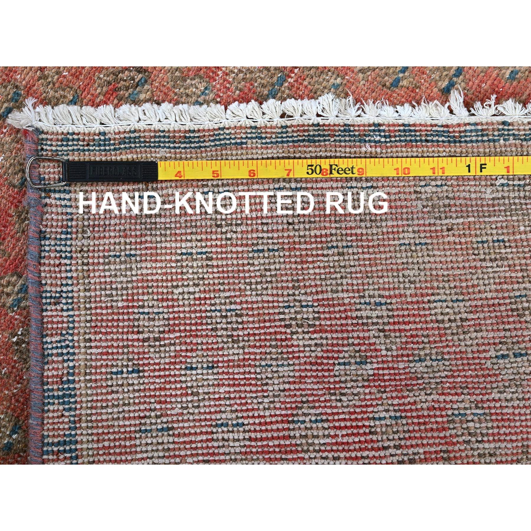 Metà XX secolo Tappeto orientale Runner in lana annodato a mano Tabriz Vintage rosso fiammante in vendita