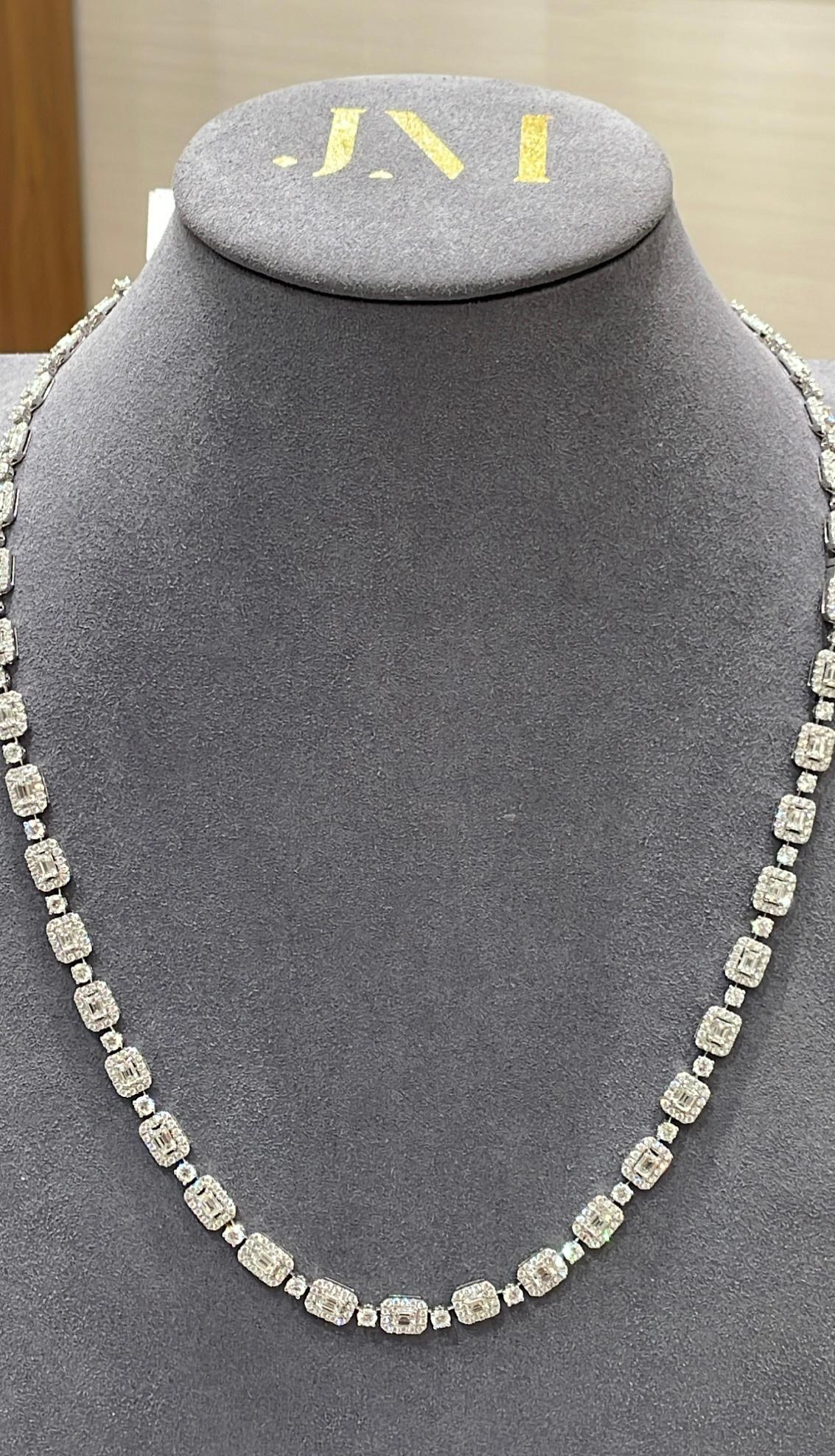 Collier d'émeraudes 18 carats et de diamants ronds de 24 pouces  Neuf - En vente à Lakewood, NJ
