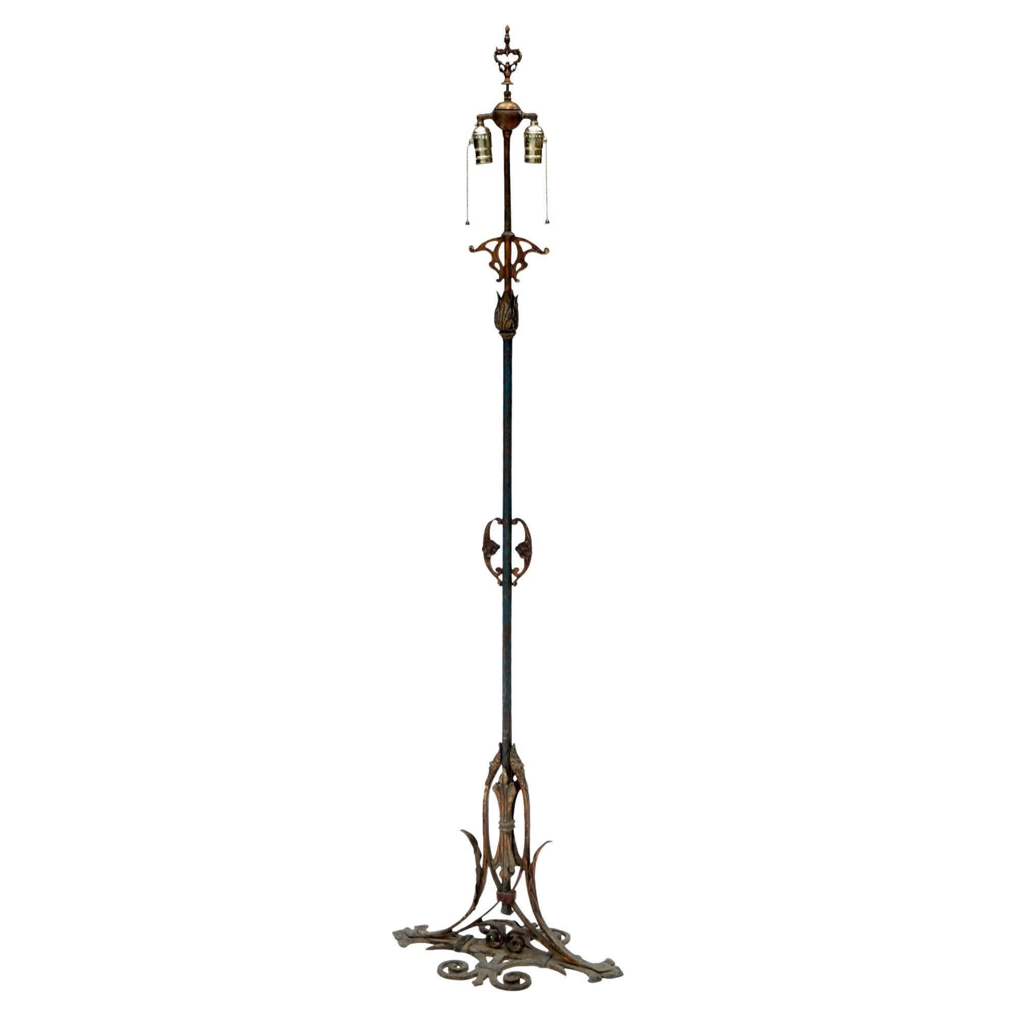 Forgiato Lampada da terra Art Noveau in bronzo e ferro con paralume in lino in vendita