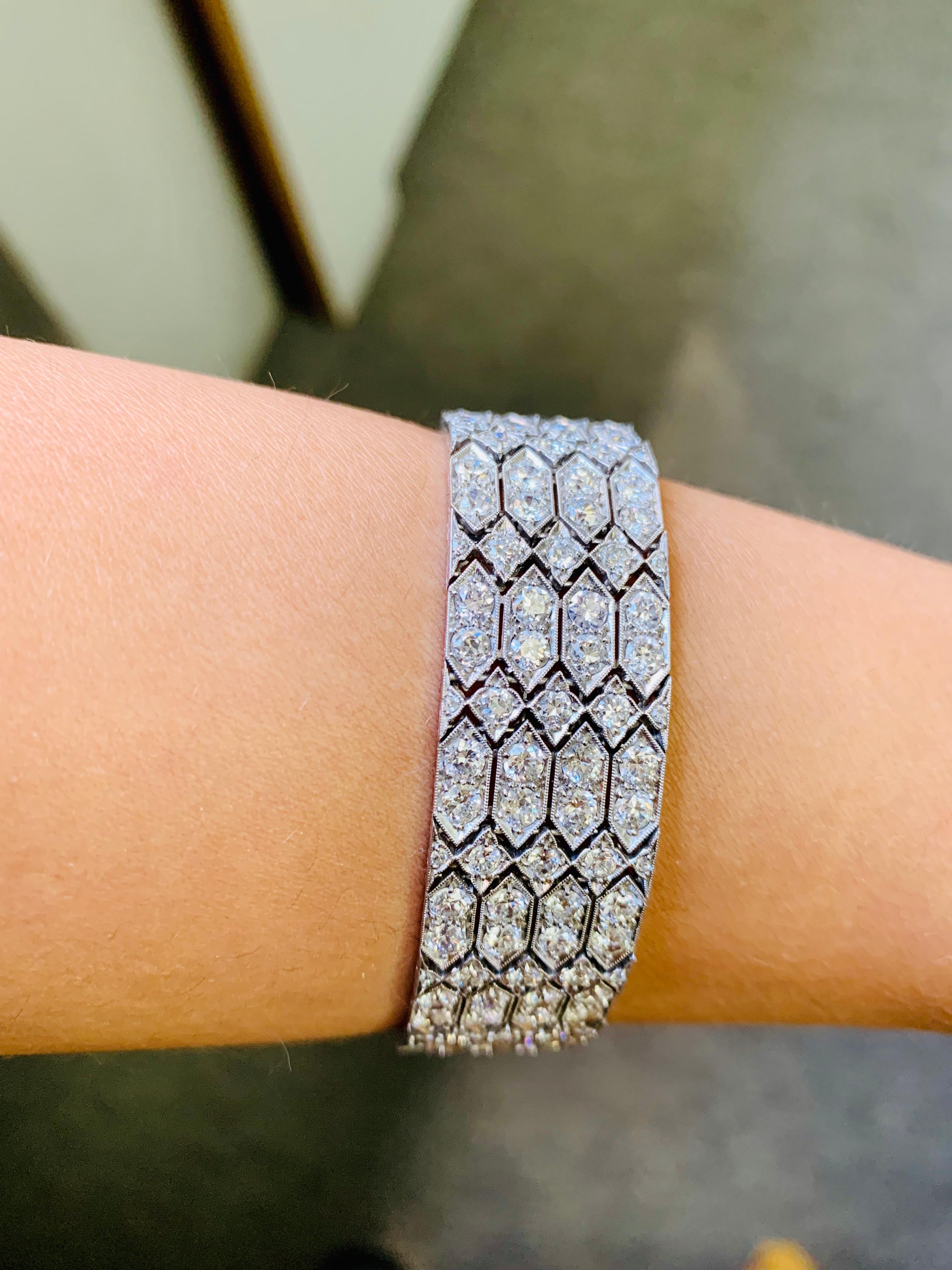 Bracelet ancien en platine avec diamants blancs de 24 carats et diamants de 1920 en vente 2