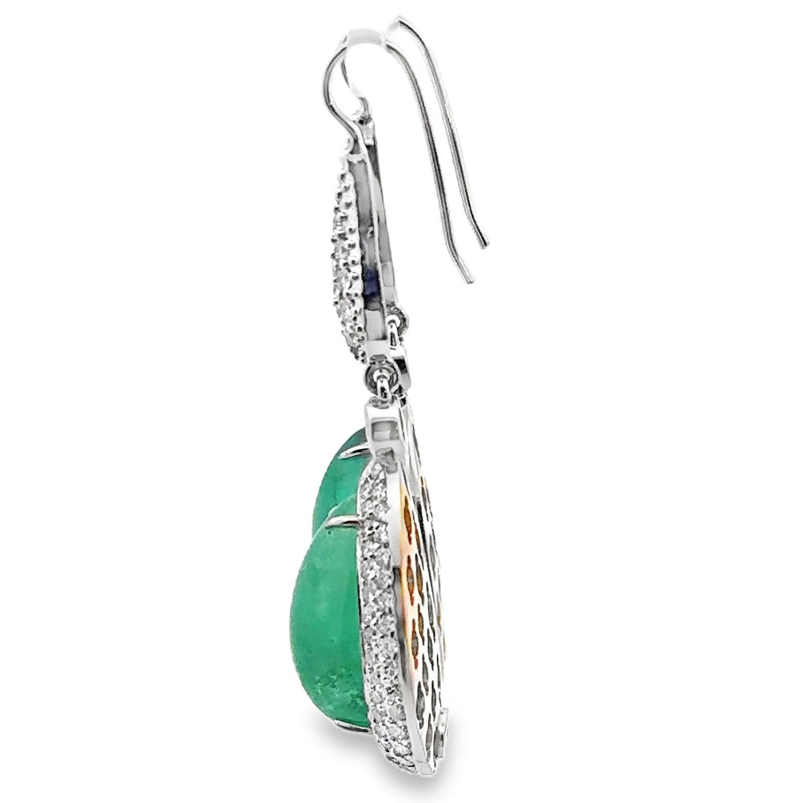 24-karätiger Cabochon-Smaragd-Diamant-Ohrhänger aus 18 Karat zweifarbigem Gold Damen im Angebot