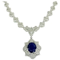 Modern Pendant Necklaces