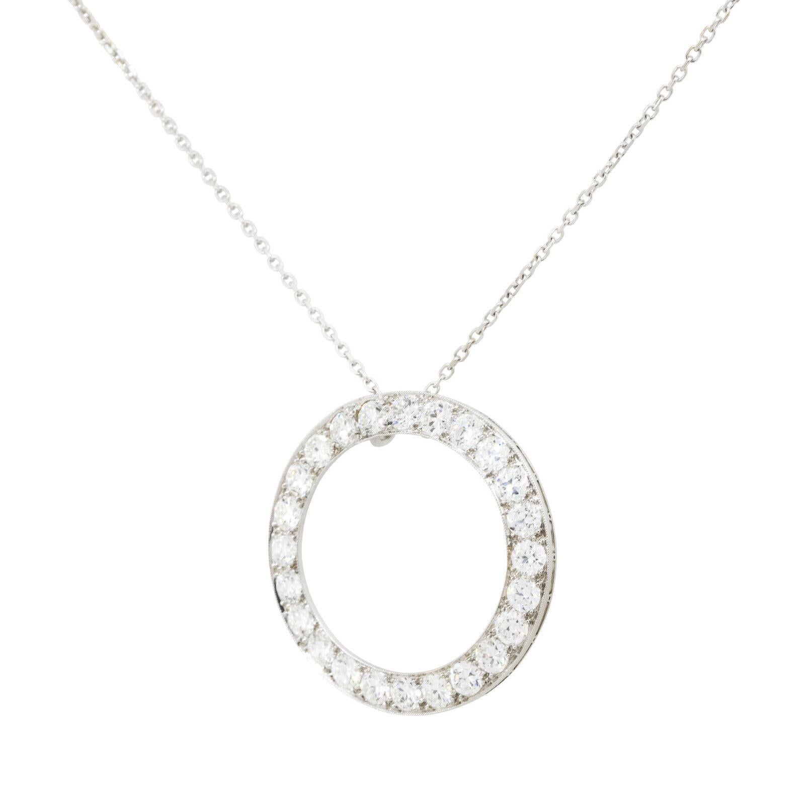 Taille ronde Pendentif en forme de cercle en diamant de 2,4 carats sur chaîne 14 carats, en stock en vente