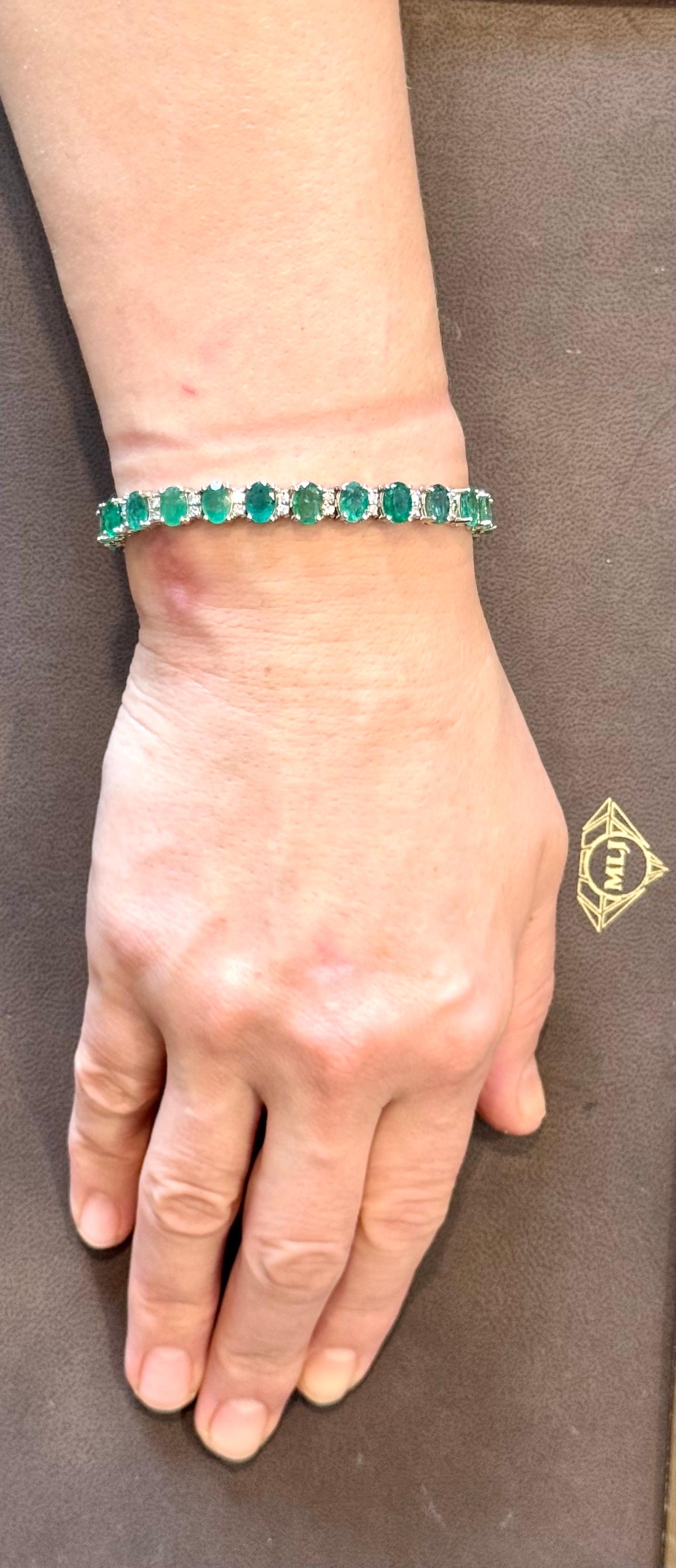 24 Carat Emerald 1.6 Carat Diamond Tennis Bracelet 14 Karat White Gold, 23 GM For Sale 7