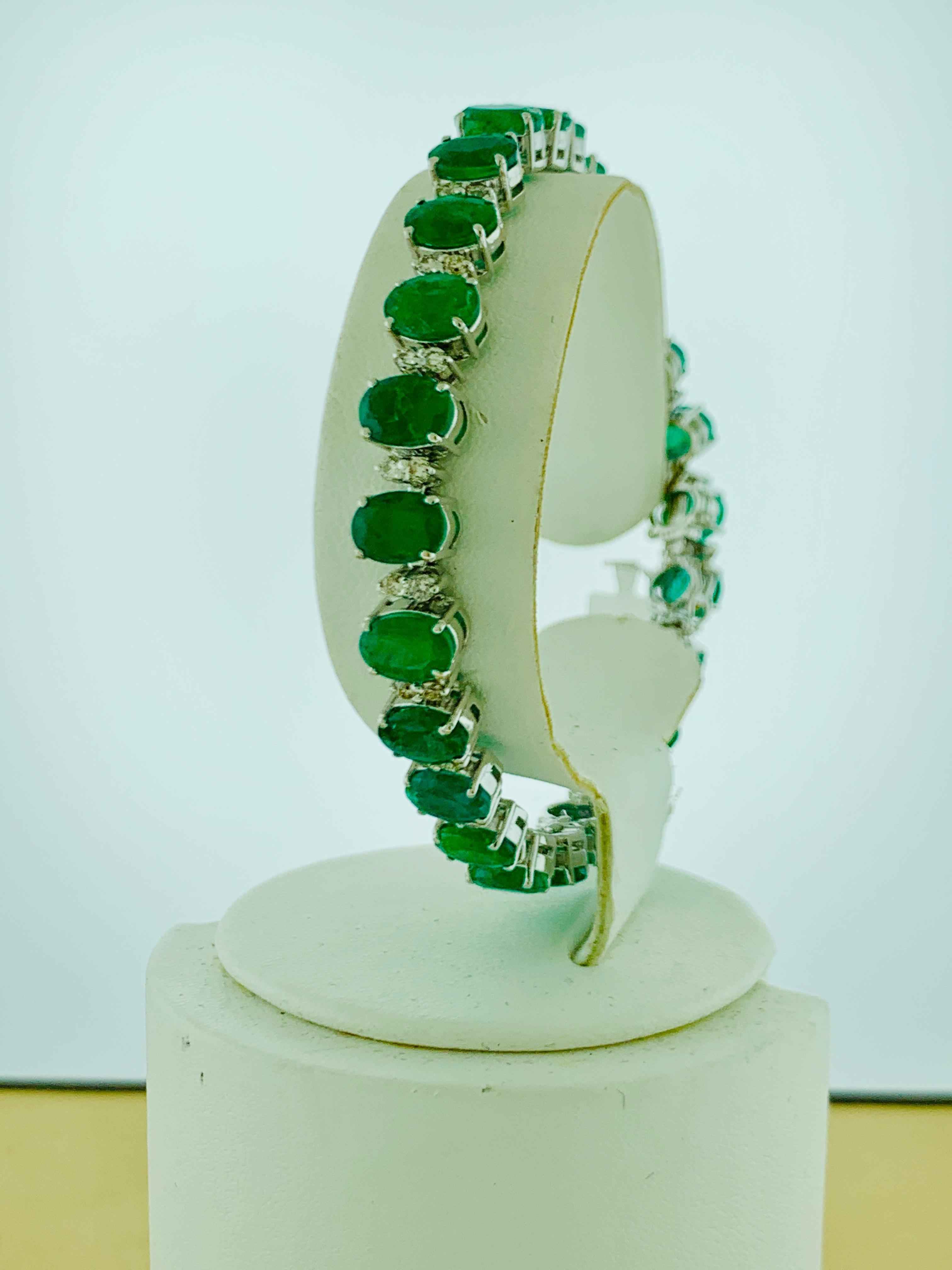 Oval Cut 24 Carat Emerald 1.6 Carat Diamond Tennis Bracelet 14 Karat White Gold, 23 GM For Sale
