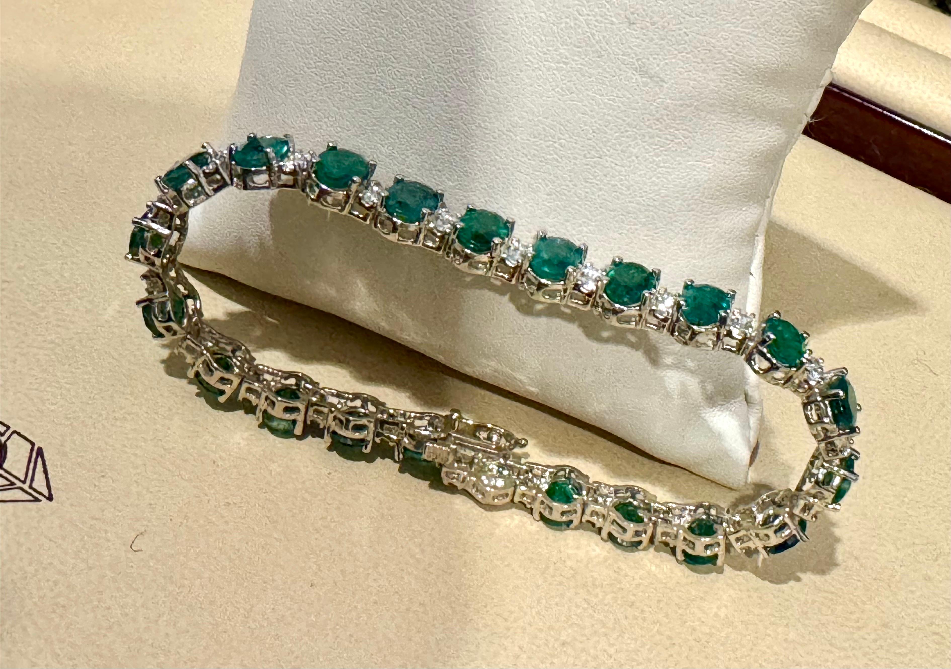 24 Carat Emerald 1.6 Carat Diamond Tennis Bracelet 14 Karat White Gold, 23 GM For Sale 2