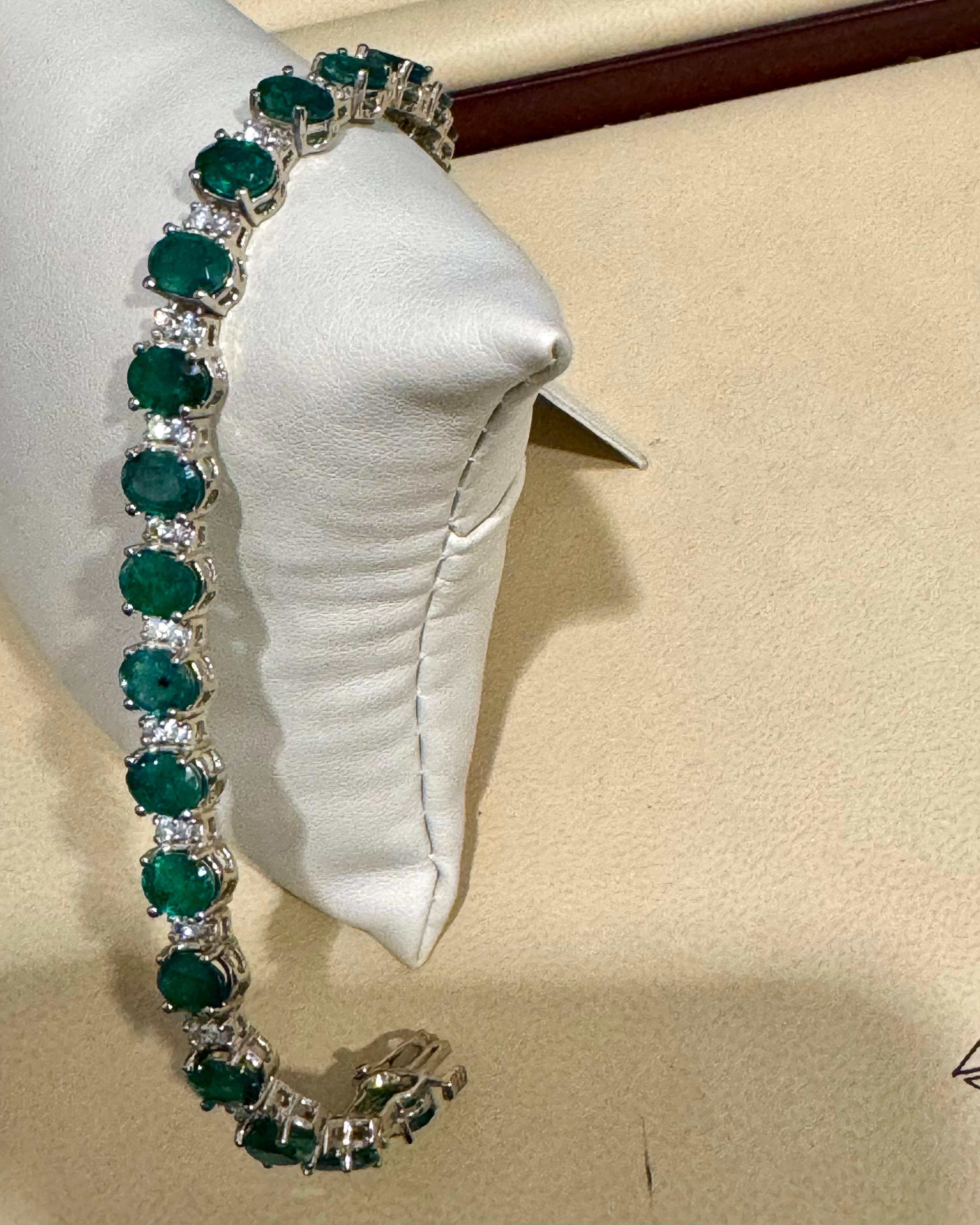 24 Carat Emerald 1.6 Carat Diamond Tennis Bracelet 14 Karat White Gold, 23 GM For Sale 4