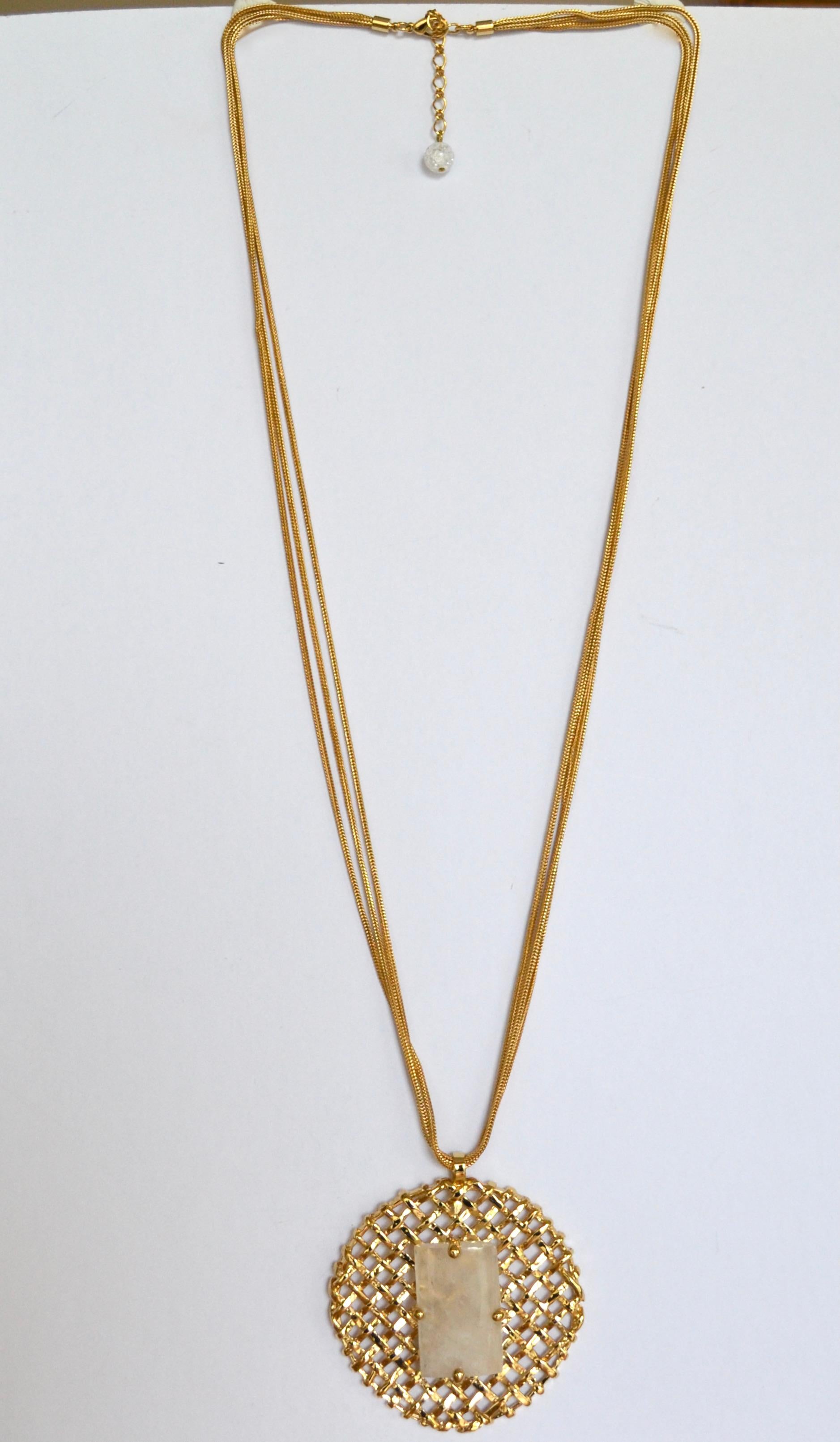 Moderne Pendentif en bronze doré 24 carats avec cristal de roche sur MultiChain en vente