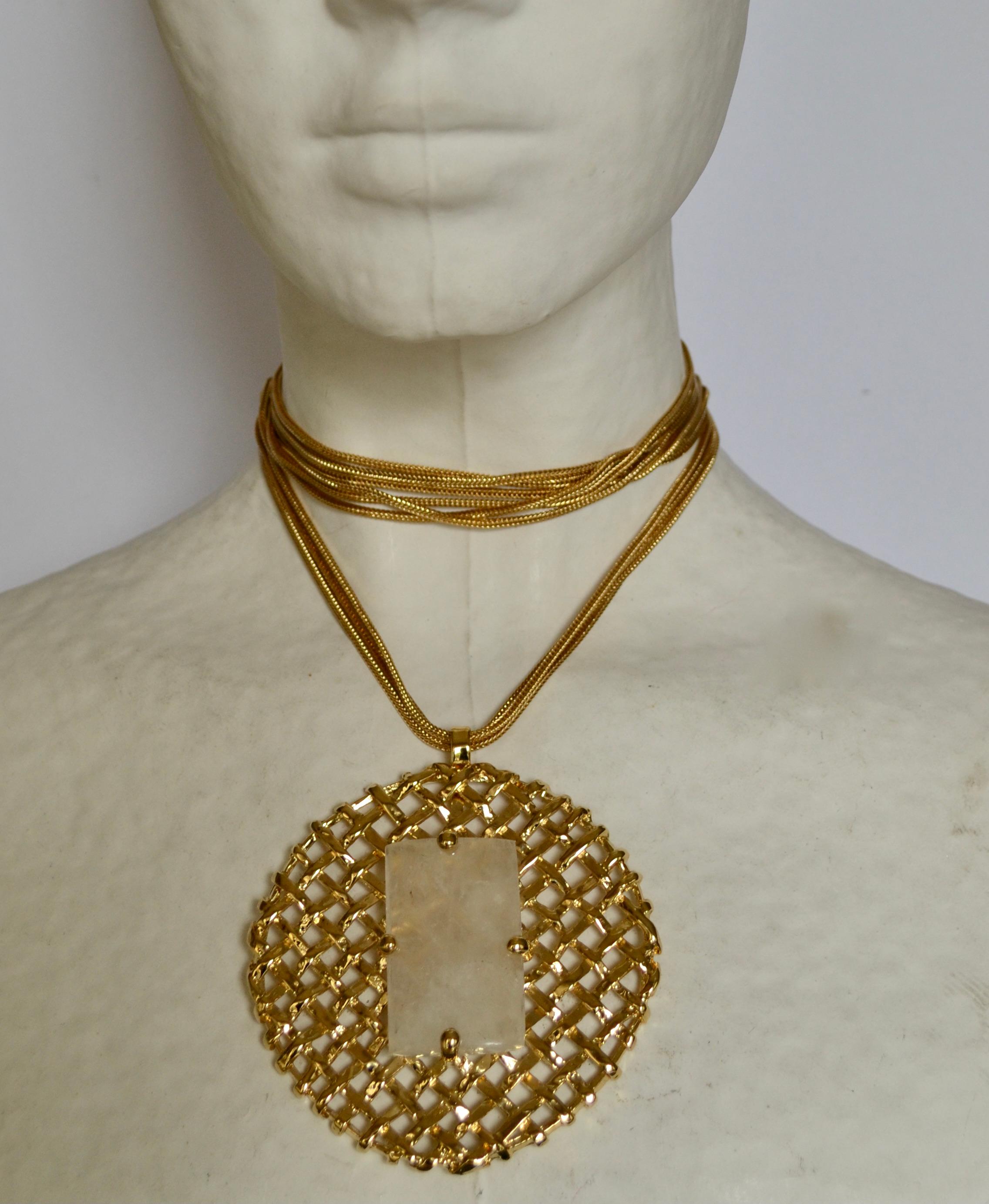 Taille émeraude Pendentif en bronze doré 24 carats avec cristal de roche sur MultiChain en vente