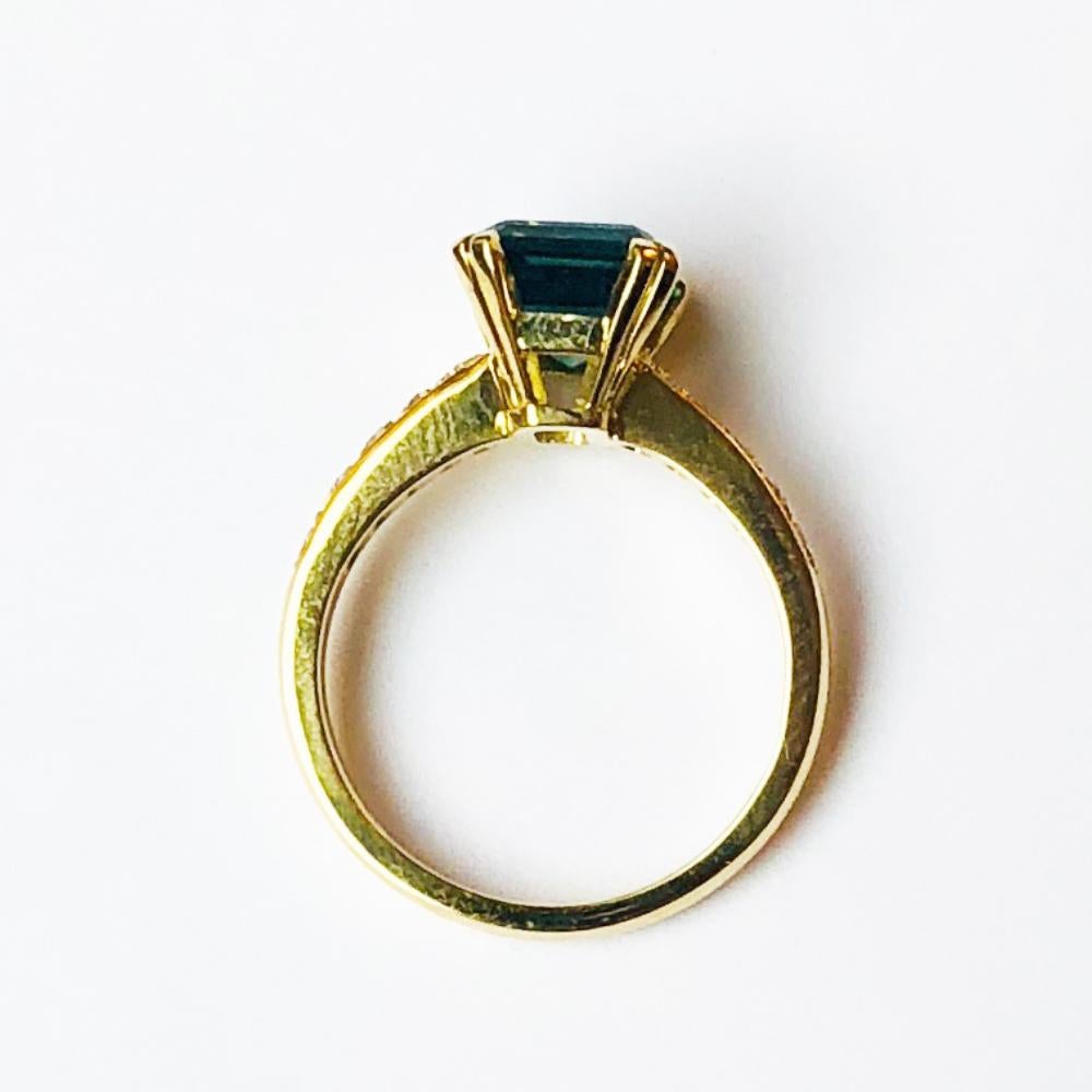 This beautifully crafted ring features a large 2.4 carat green tourmaline, set in yellow gold 18 kt. 5 diamonds are set on either side of the band.
This ring was designed and made by Van der Veken, an Antwerp, Belgium-based High Jewelry house