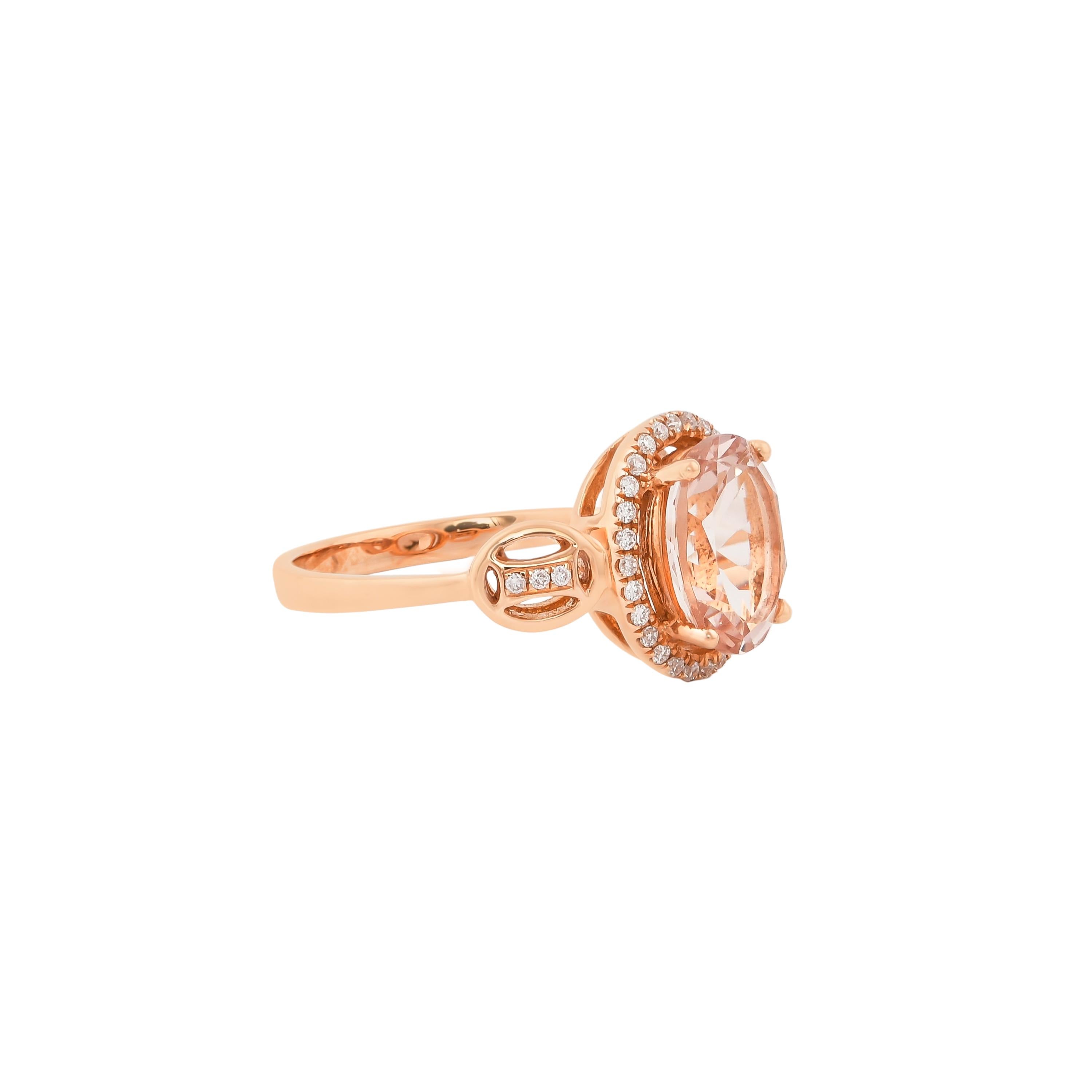 Contemporary 2.4 Carat Morganite and Diamond Ring in 18 Karat Rose Gold For Sale