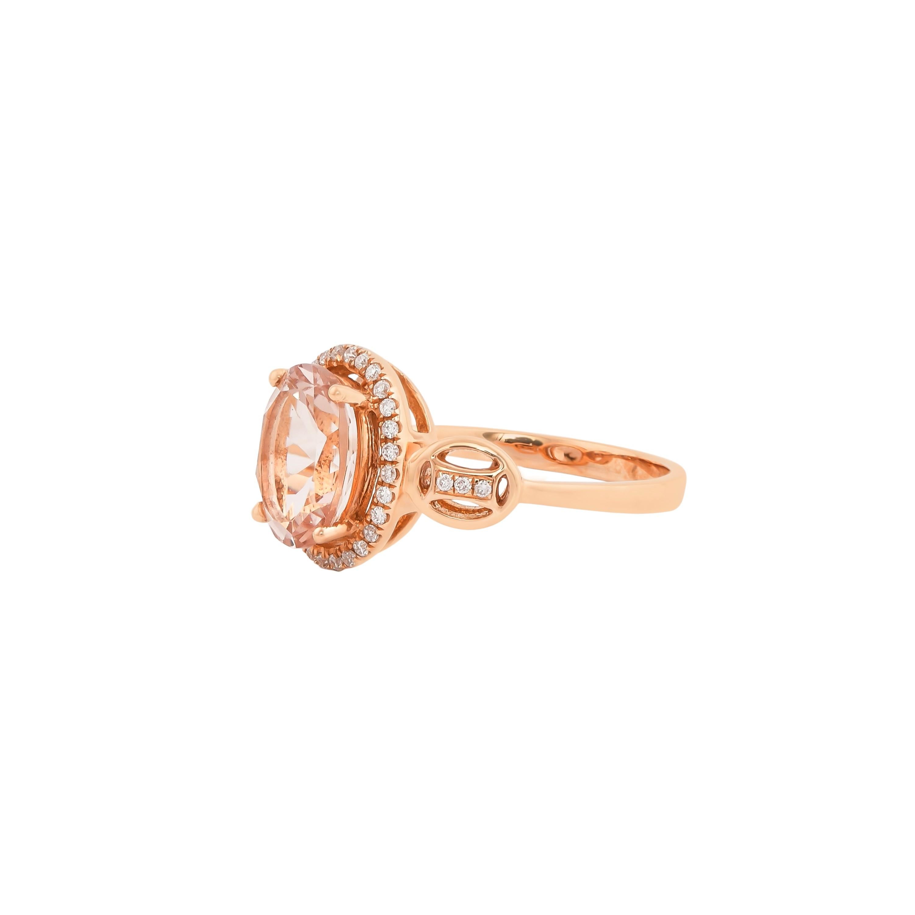 2.4 Carat Morganite and Diamond Ring in 18 Karat Rose Gold In New Condition For Sale In Hong Kong, HK