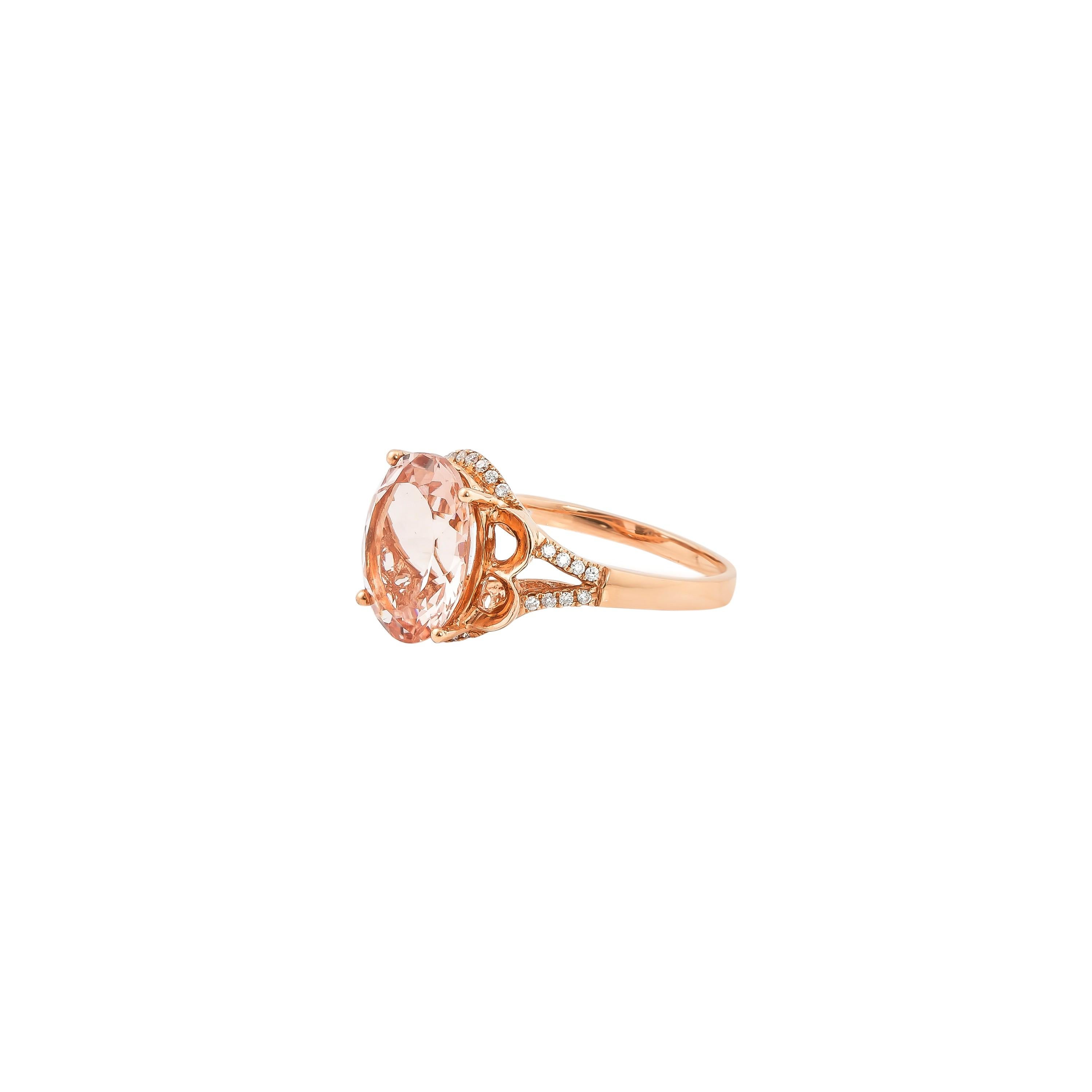 Contemporary 2.4 Carat Morganite and Diamond Ring in 18 Karat Rose Gold For Sale