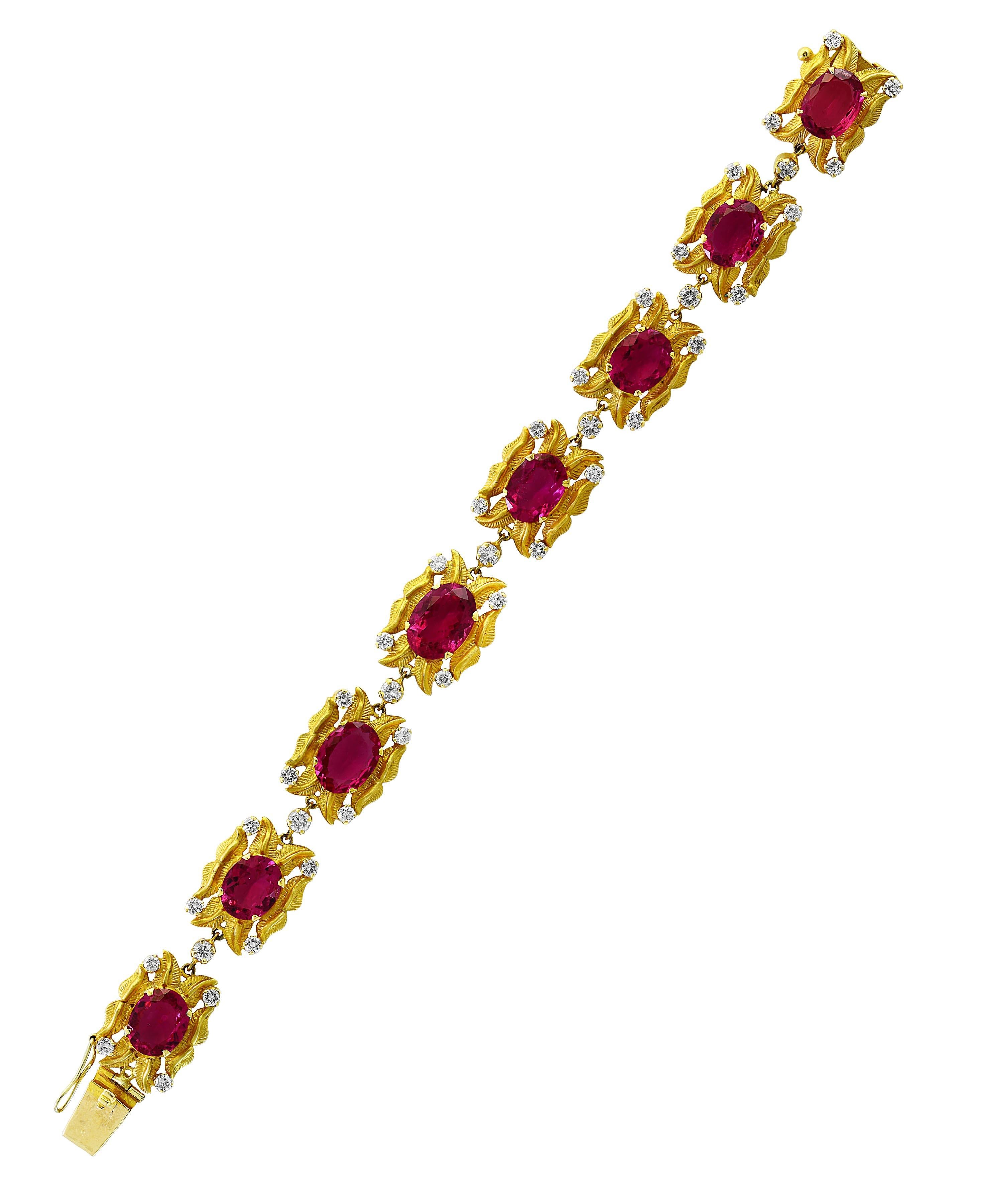 24 Karat rosa Turmalin und 2,75 Karat Diamant-Armband  18 Karat Gelbgold im Zustand „Hervorragend“ im Angebot in New York, NY