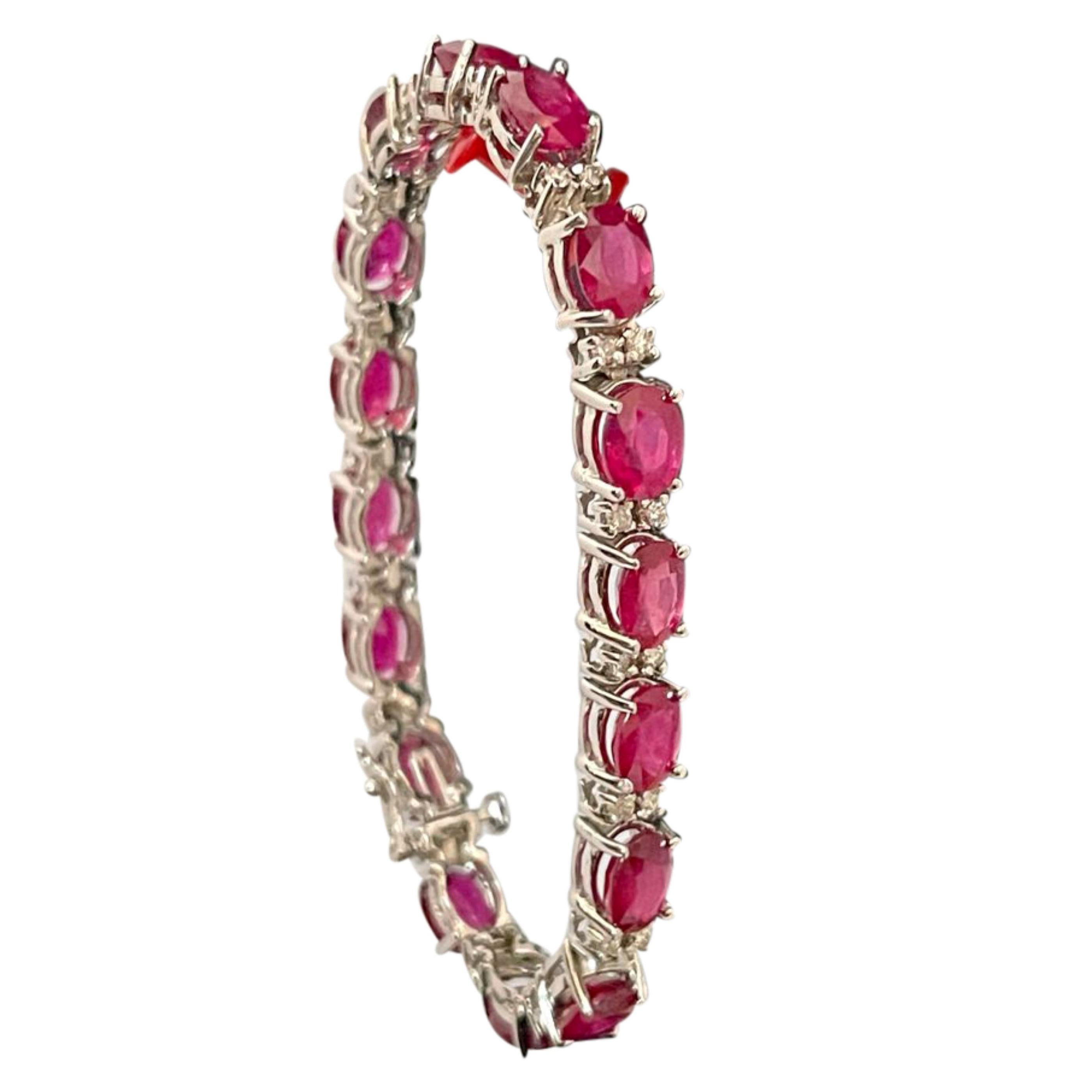 Bracelet tennis abordable en or blanc 14 carats avec rubis de 24 carats et diamants de 1 carat en vente